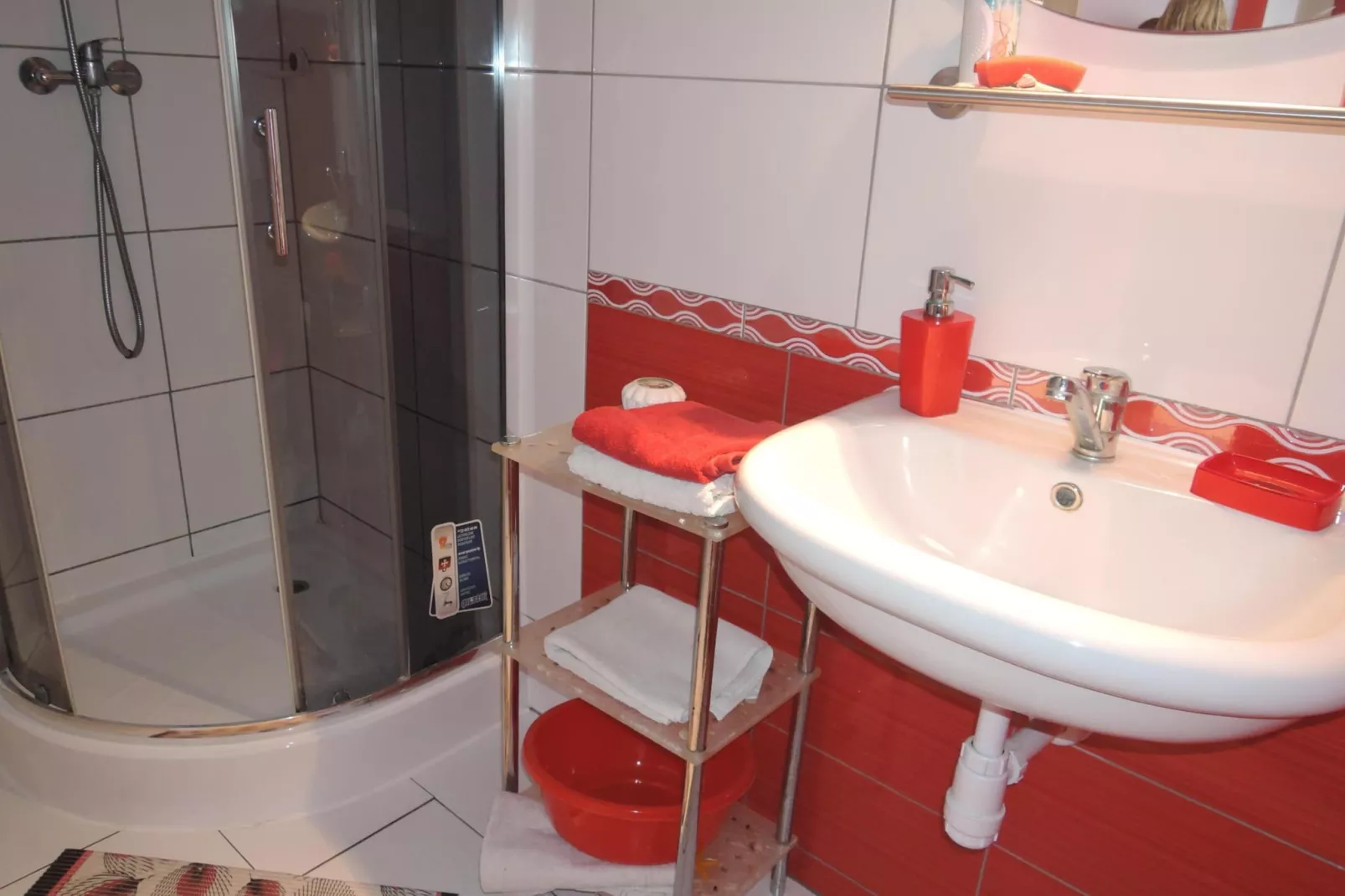 Dwójka czerwona II piętro-Badkamer