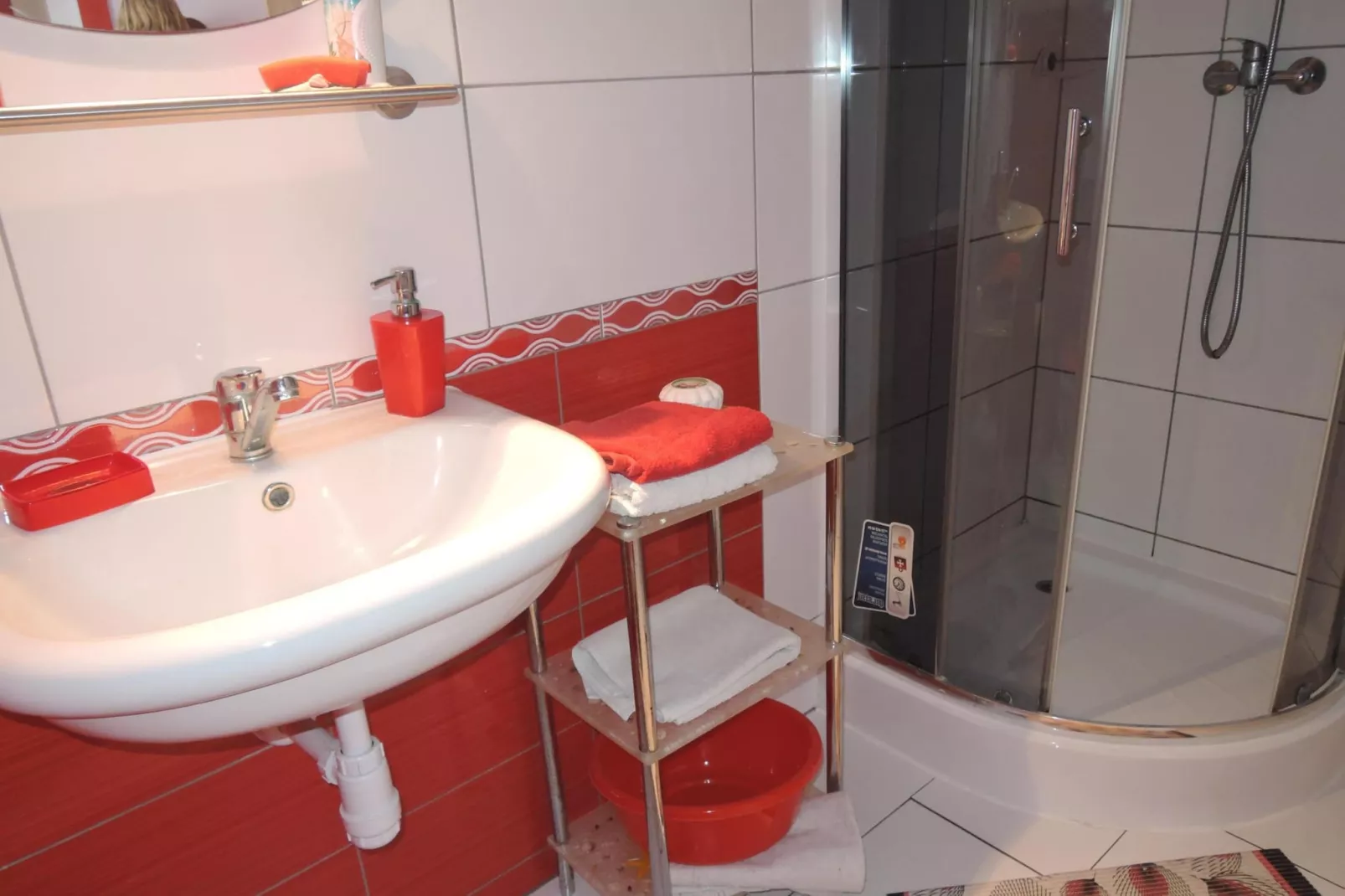 Dwójka czerwona II piętro-Badkamer