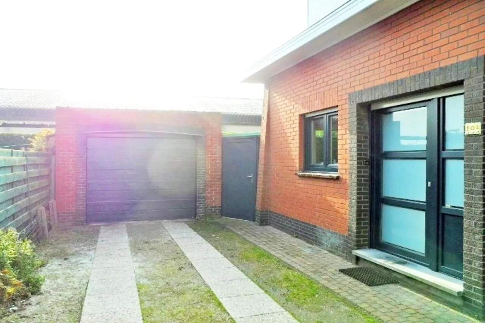 RINGLAAN 104 WONING-Buitenkant zomer