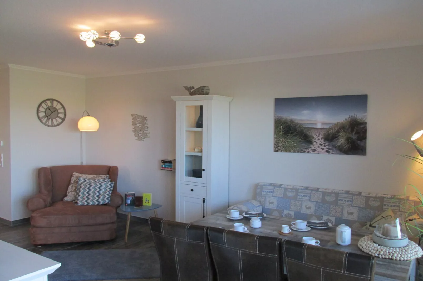Gemütliche Nordsee-Wohnung in Neßmersiel mit Garten und Feldblick-Woonkamer