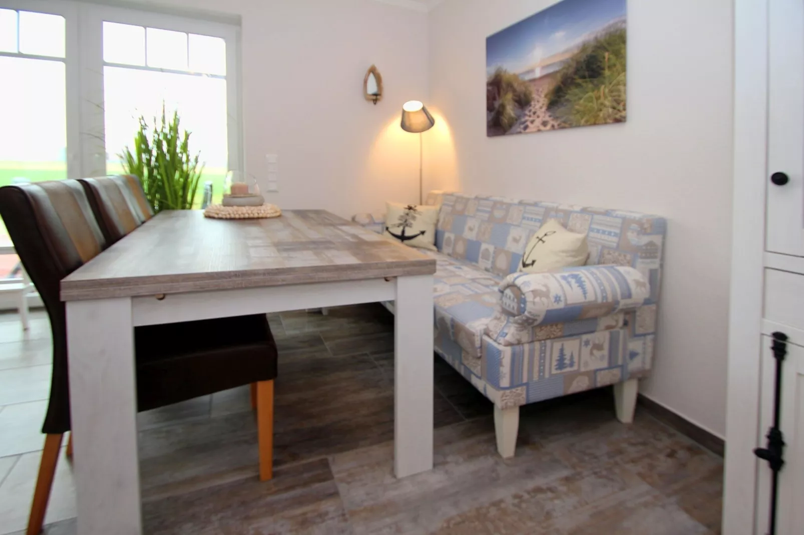 Gemütliche Nordsee-Wohnung in Neßmersiel mit Garten und Feldblick-Woonkamer