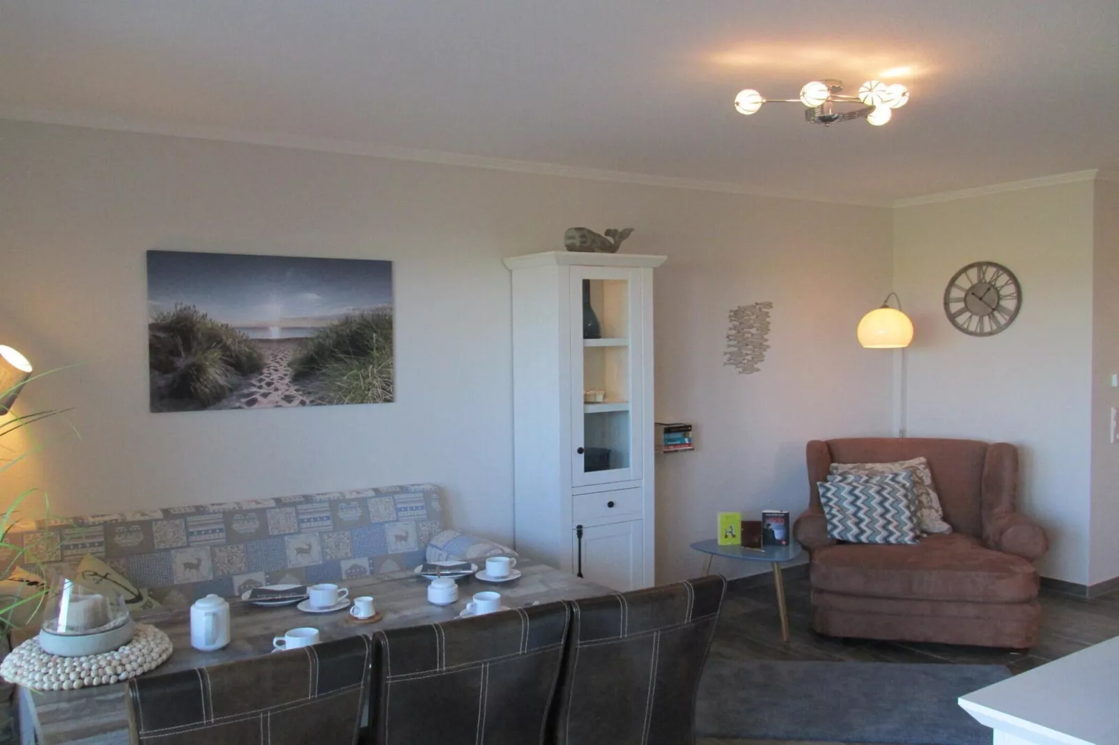 Gemütliche Nordsee-Wohnung in Neßmersiel mit Garten und Feldblick-Woonkamer