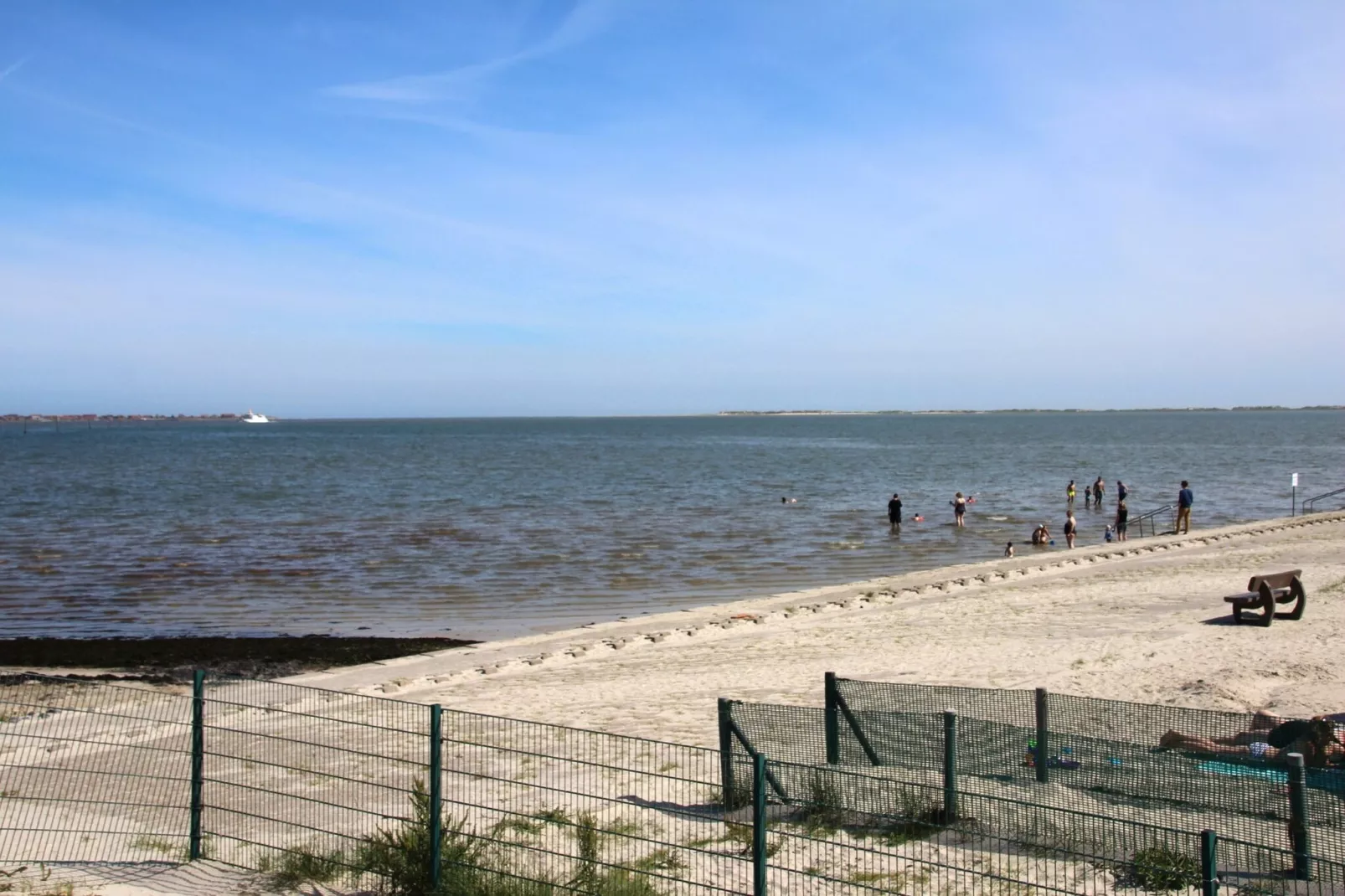 Gemütliche Nordsee-Wohnung in Neßmersiel mit Garten und Feldblick-Waterzicht