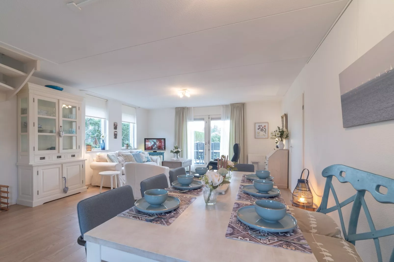 Villapark De Oesterbaai 63-Eetkamer