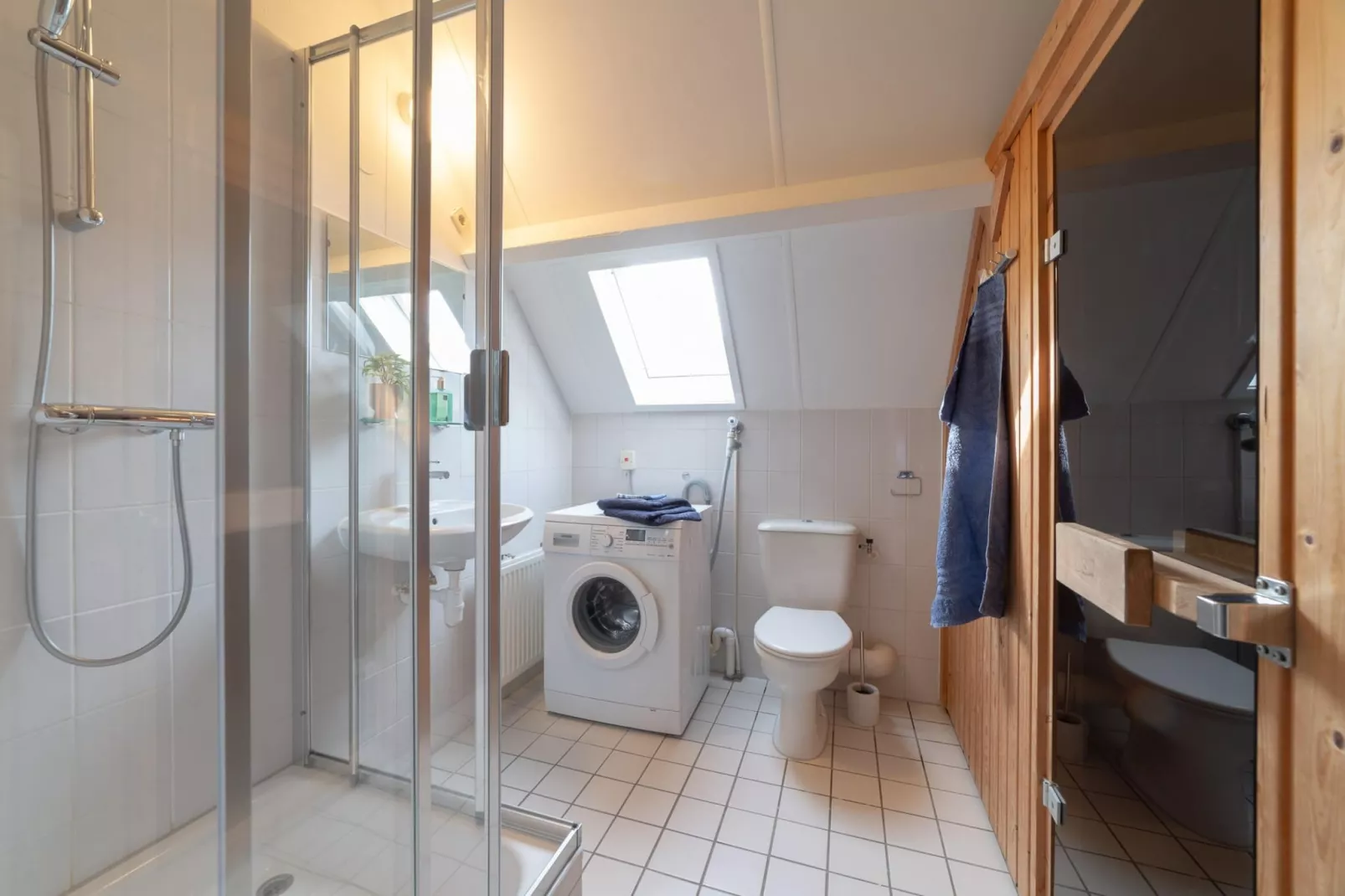 Villapark De Oesterbaai 63-Badkamer