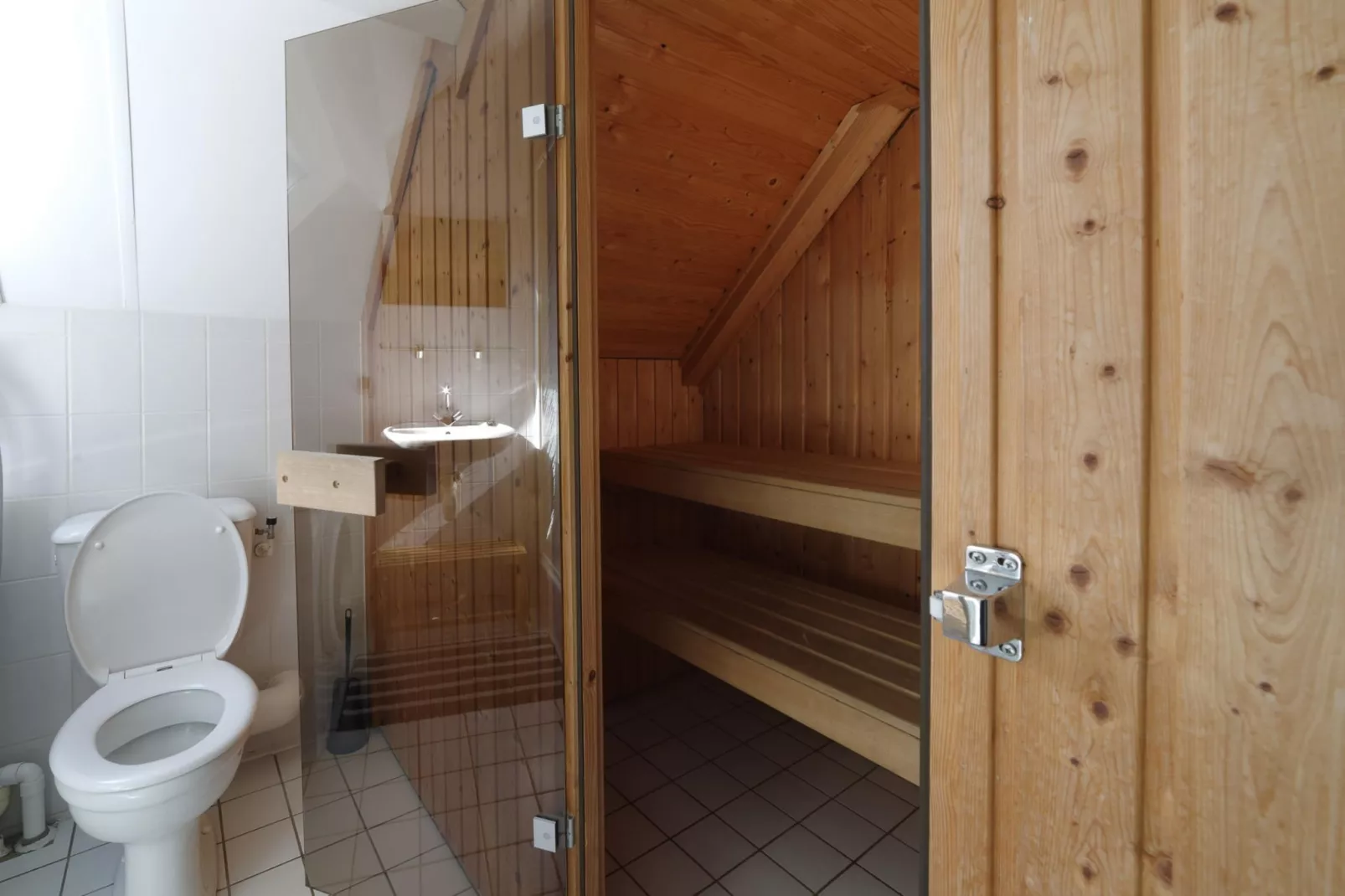 Villapark De Oesterbaai 5-Badkamer