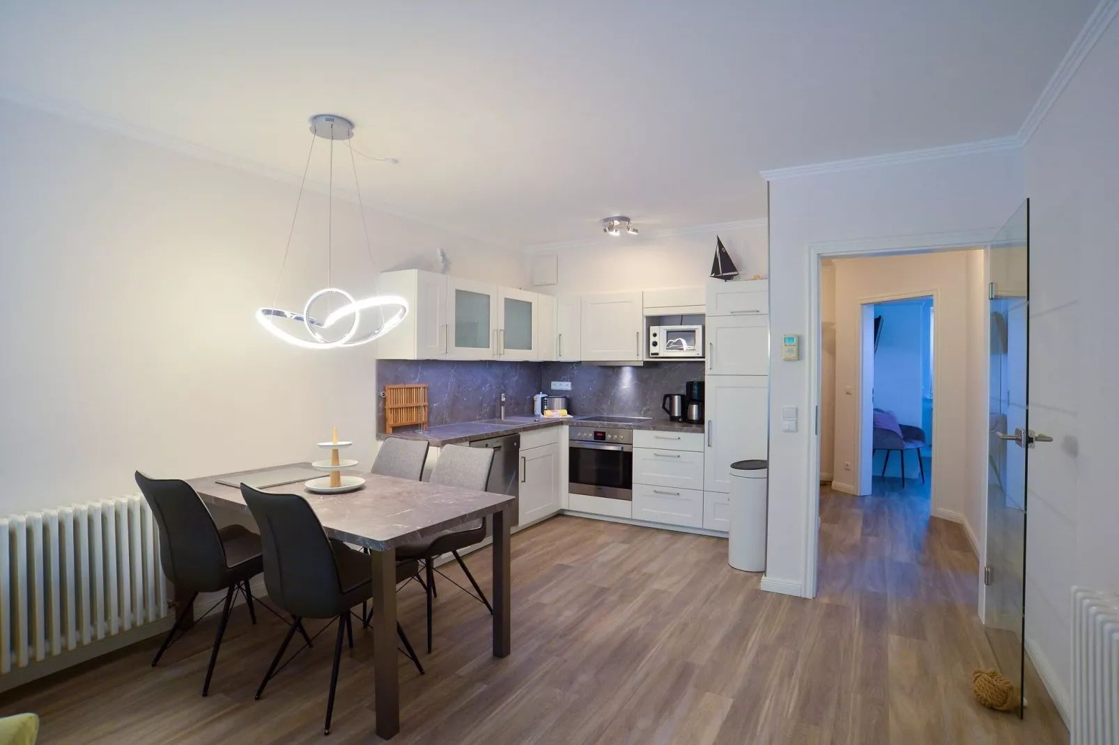 DP 3-6 EG/OG/DG 5 Personen-Eetkamer
