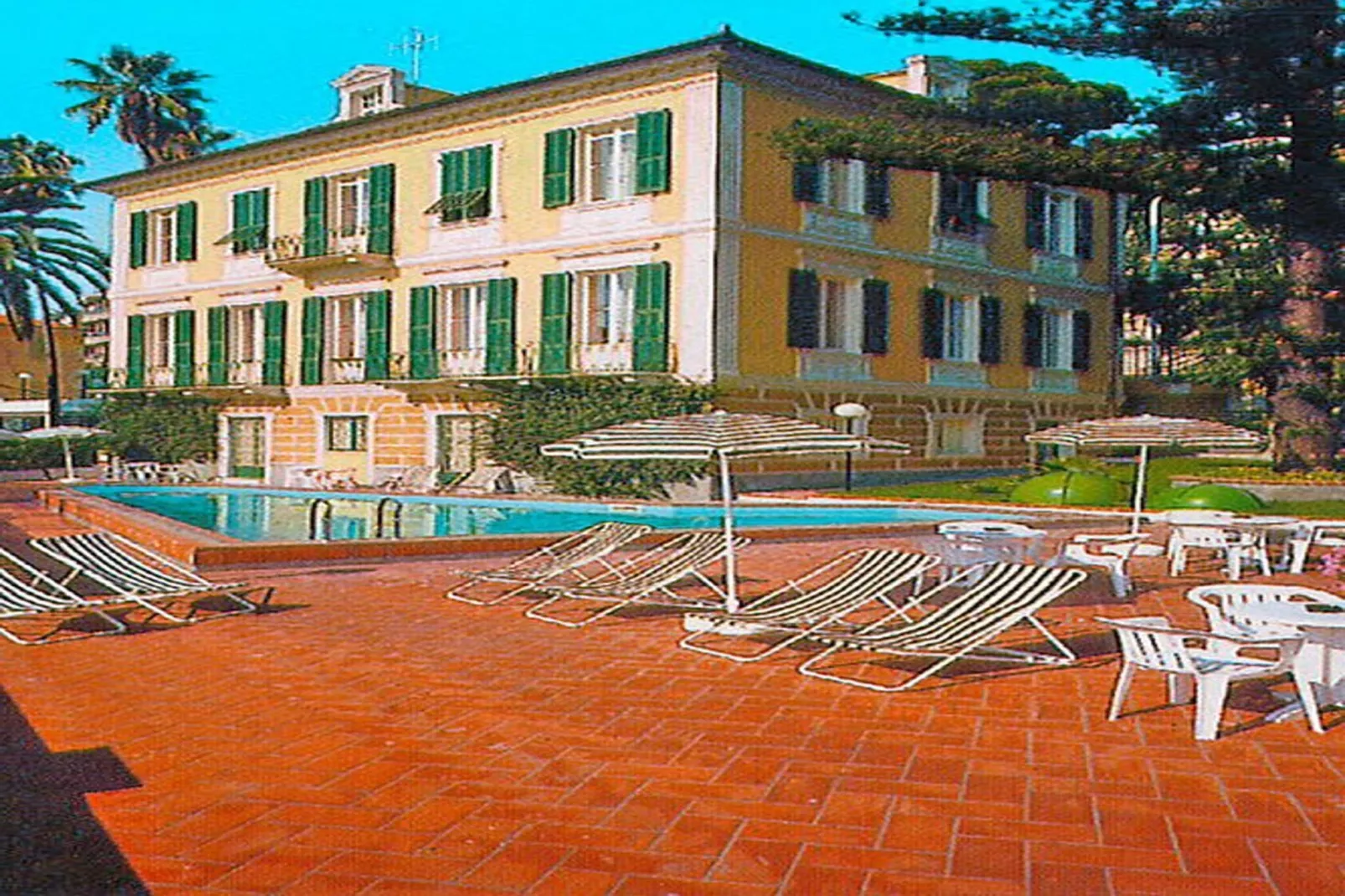 Residence Miramare Imperia - M4S / M4U / BX4-Zwembad