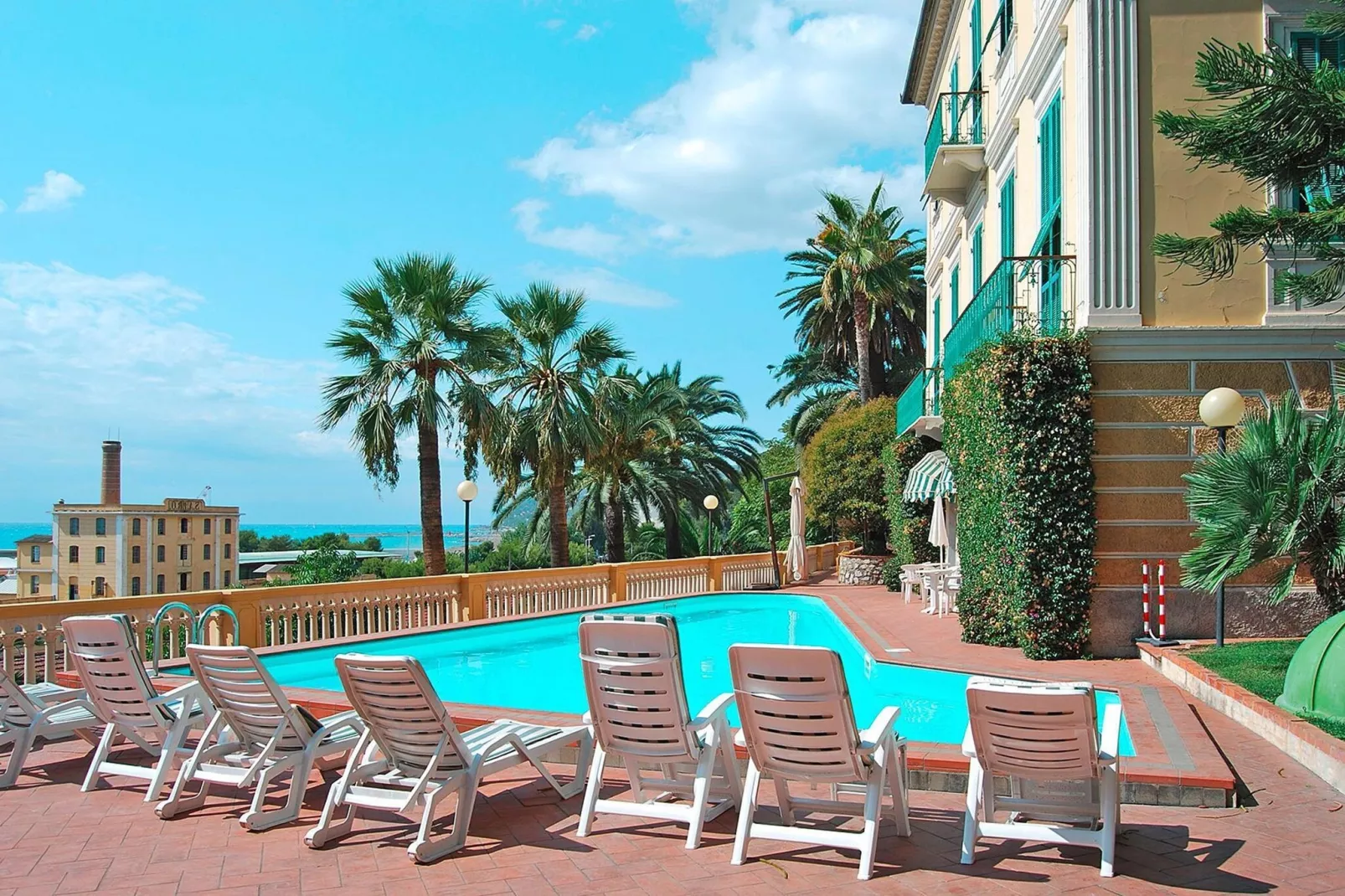 Residence Miramare Imperia - M4S / M4U / BX4-Zwembad