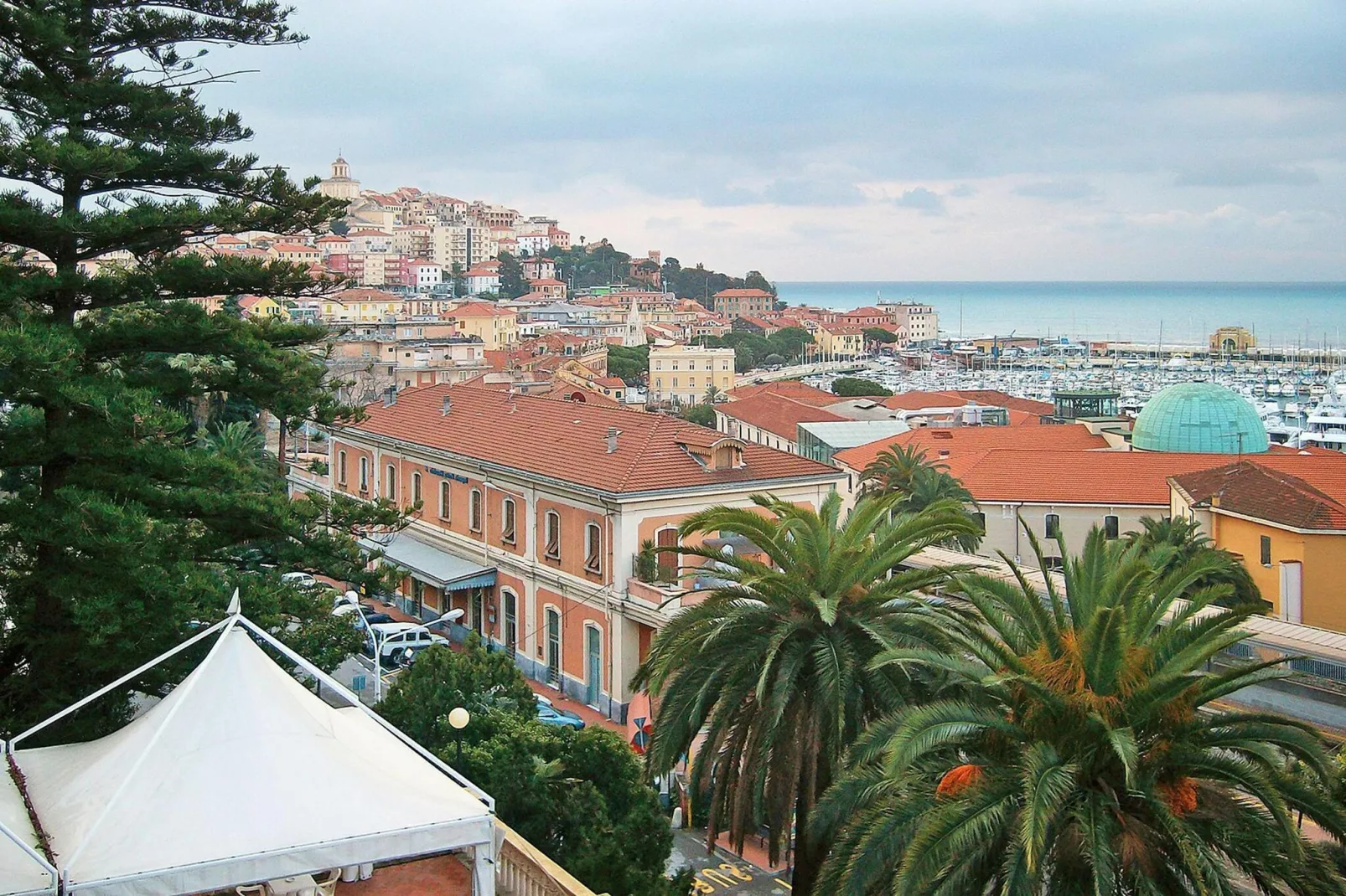Residence Miramare Imperia - M4S / M4U / BX4-Uitzicht zomer