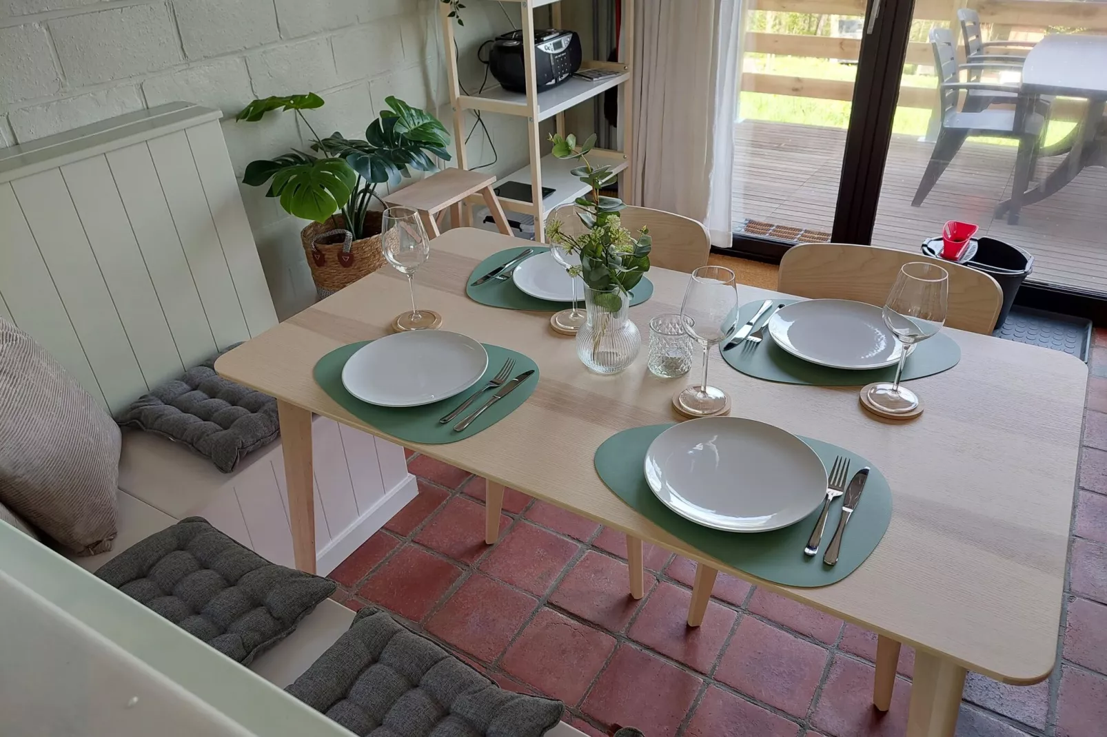 Gezellige vakantiewoning in Hastière met een tuin-Eetkamer
