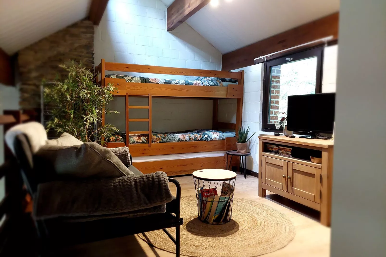 Fijne vakantiewoning in Hastière met een tuin