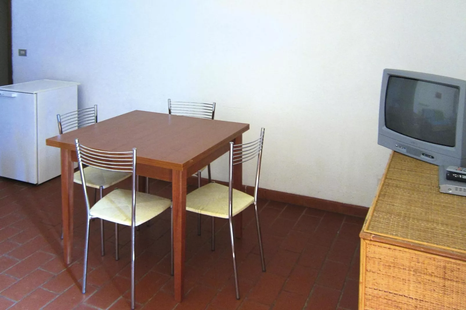 Ferienanlage Azienda Canova Seconda Marina di Grosseto EG  oder EG u OG Nebengebäude Gartenanteil-Eetkamer