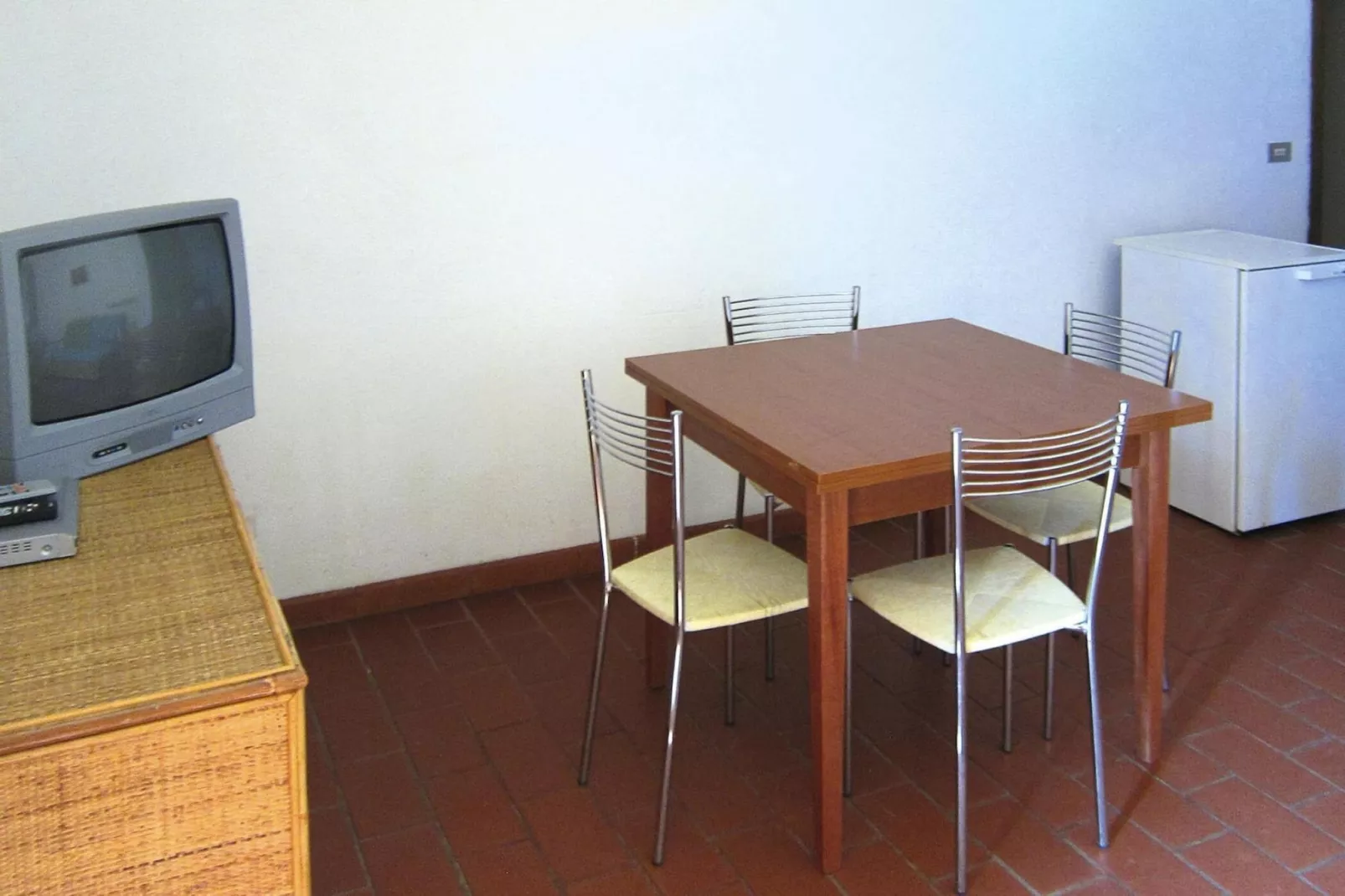 Ferienanlage Azienda Canova Seconda Marina di Grosseto EG  oder EG u OG Nebengebäude Gartenanteil-Eetkamer