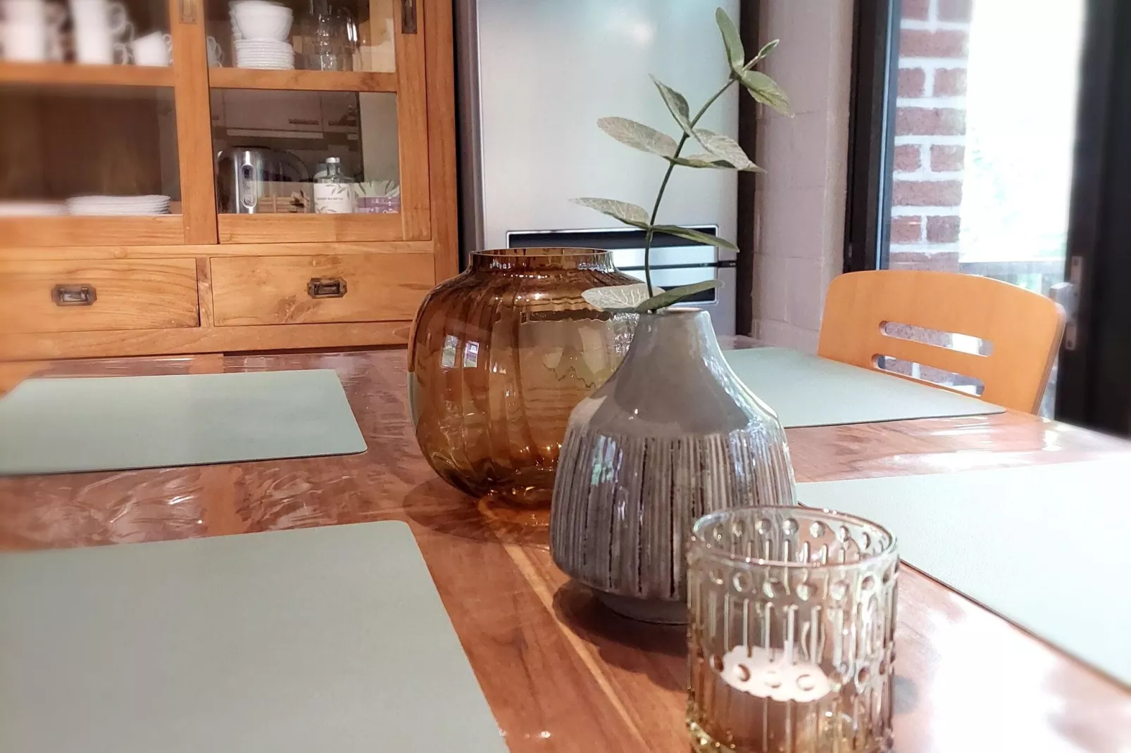 Fijne vakantiewoning in Hastière met een tuin-Eetkamer