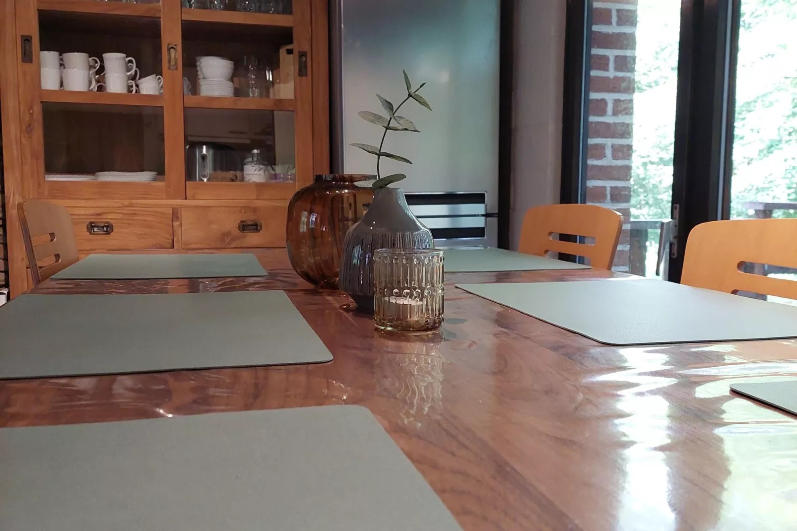 Fijne vakantiewoning in Hastière met een tuin-Eetkamer