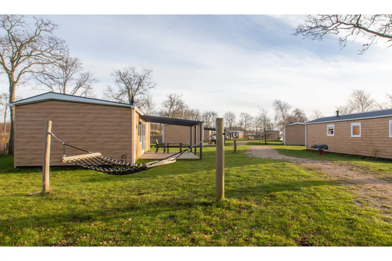 Chalet - Camping de Duinhoeve 'Bosdier'-Buitenkant zomer