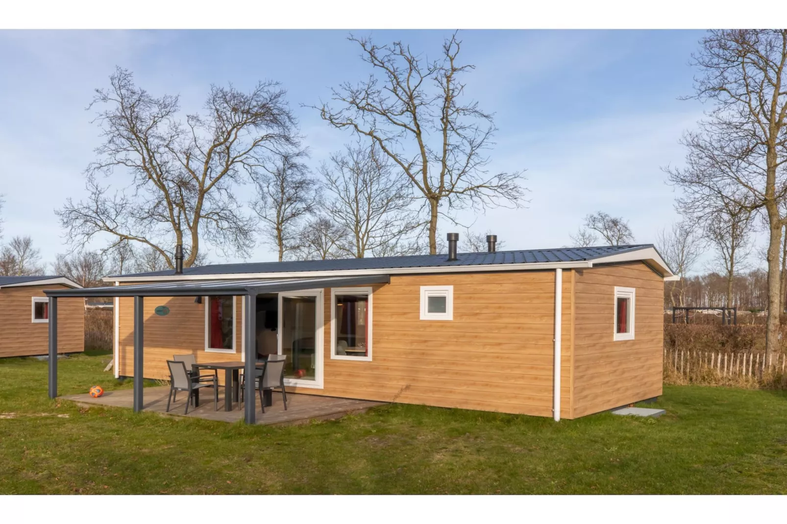 Chalet - Camping de Duinhoeve 'Bosdier'-Buitenkant zomer