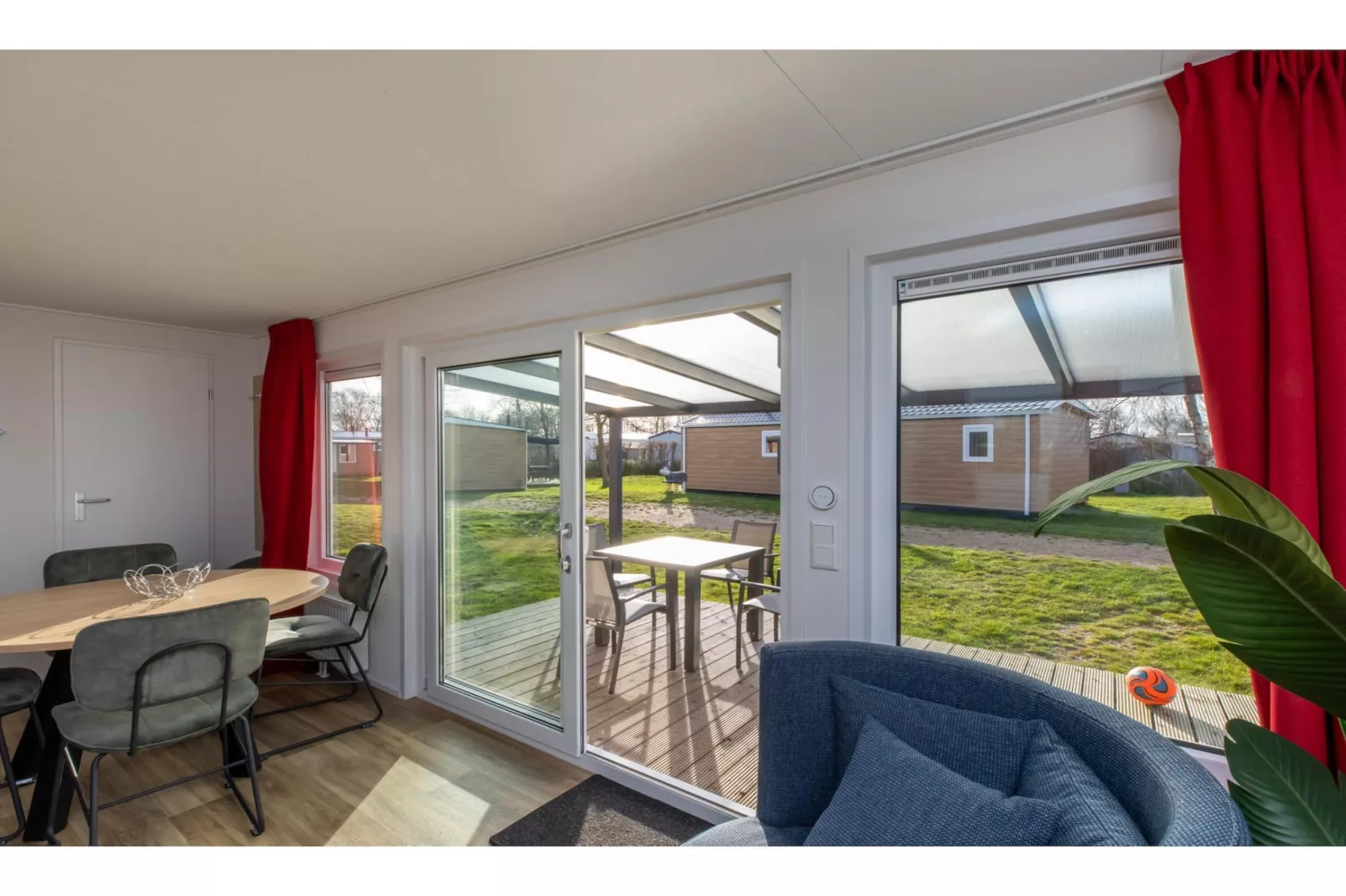 Chalet - Camping de Duinhoeve 'Bosdier'-Woonkamer