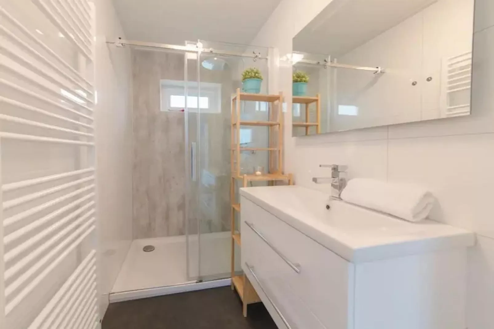 Water Resort Oosterschelde 18A-Badkamer