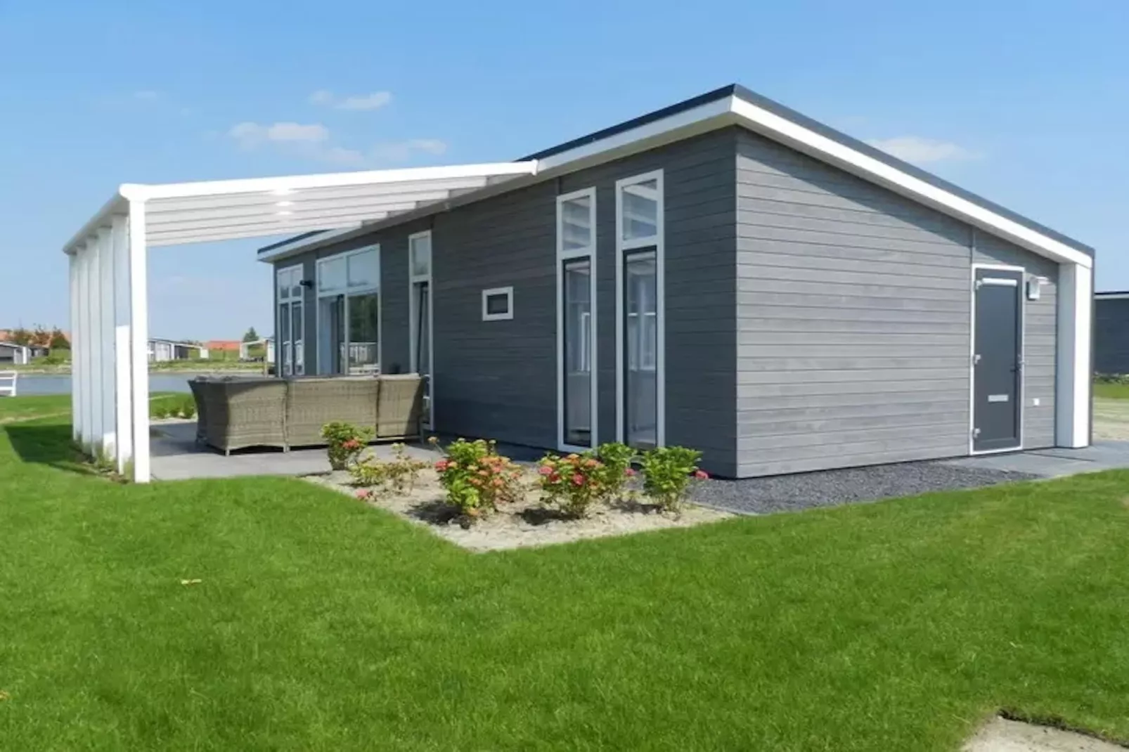 Water Resort Oosterschelde 18A-Buitenkant zomer