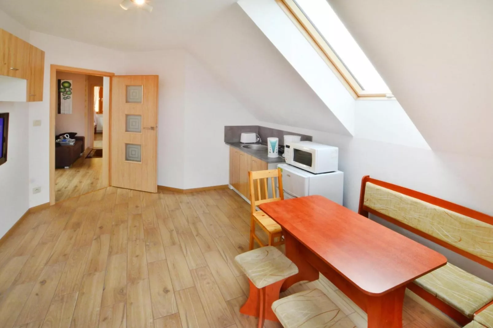 	Apartament 75 m2 dla 6 osób Sarbinowo-Eetkamer