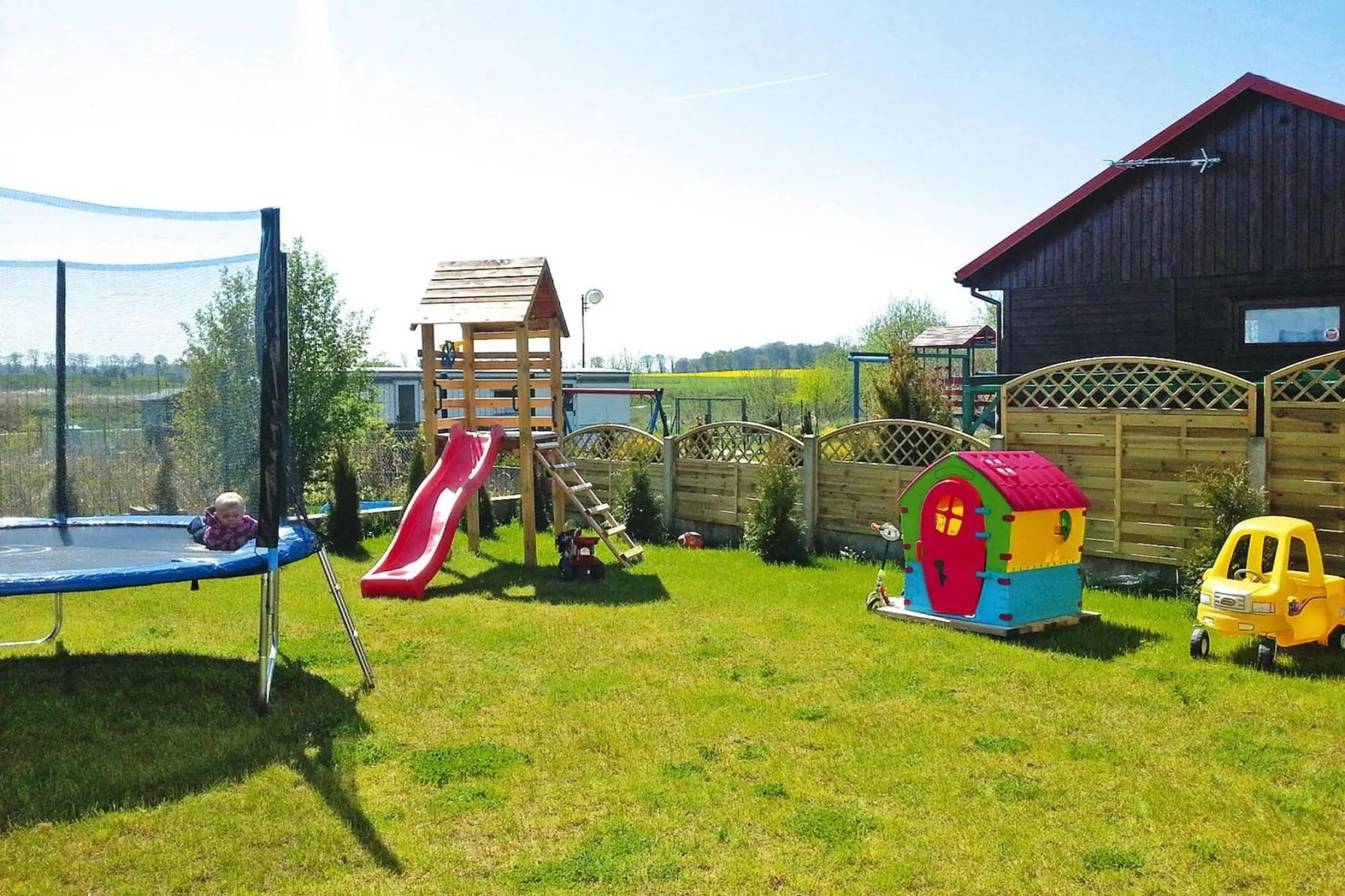 	Apartament 75 m2 dla 6 osób Sarbinowo-Tuinen zomer