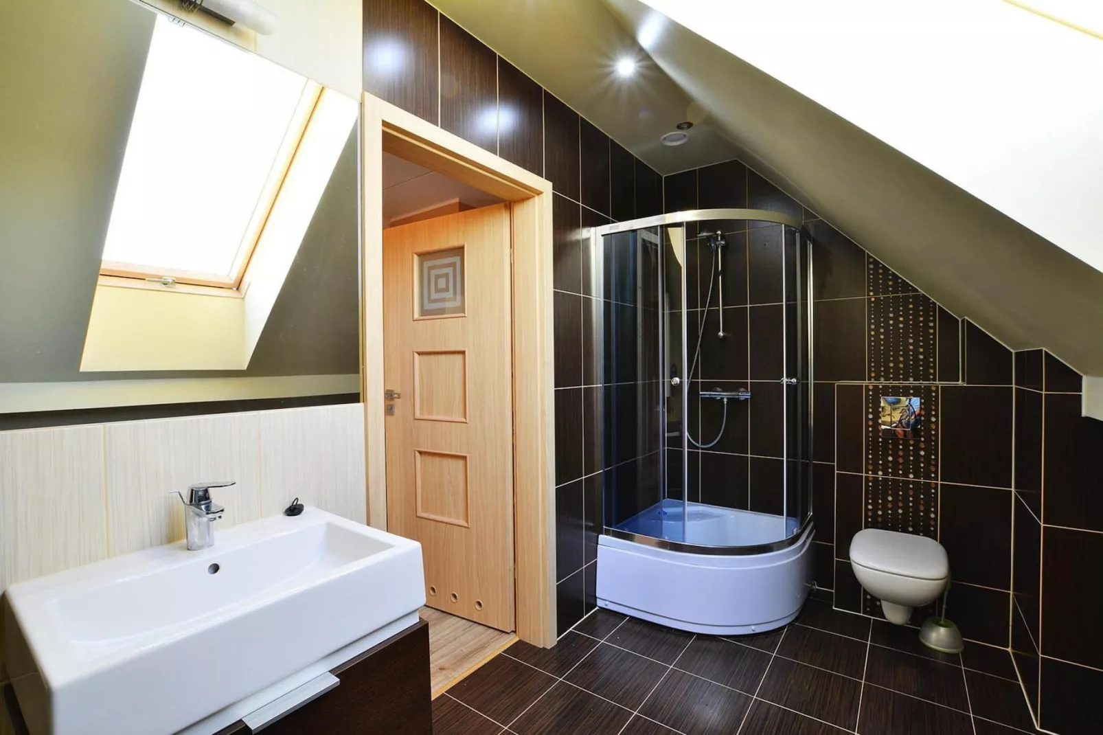 	Apartament 75 m2 dla 6 osób Sarbinowo-Badkamer