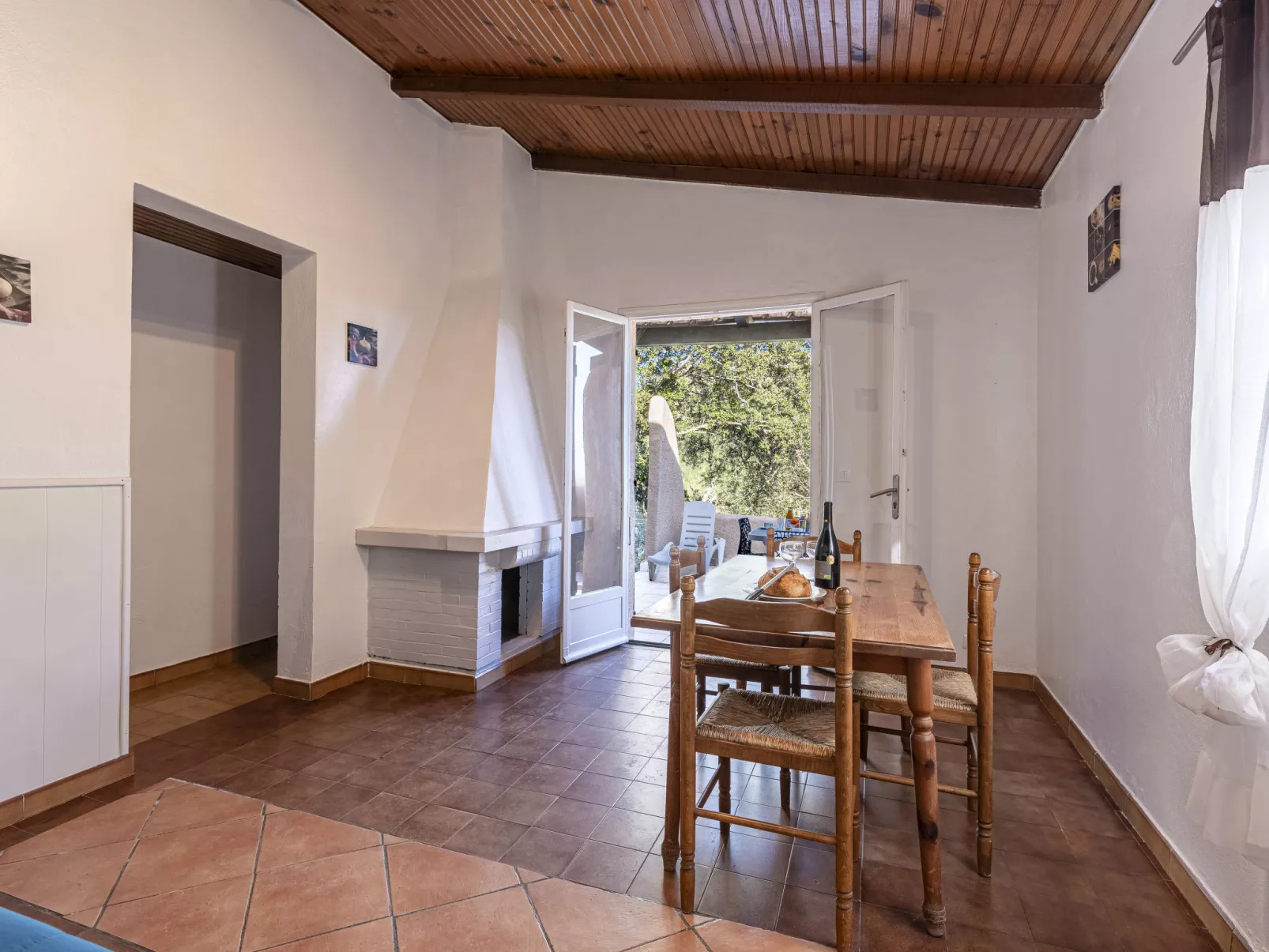 Casa Cala Rossa-Binnen