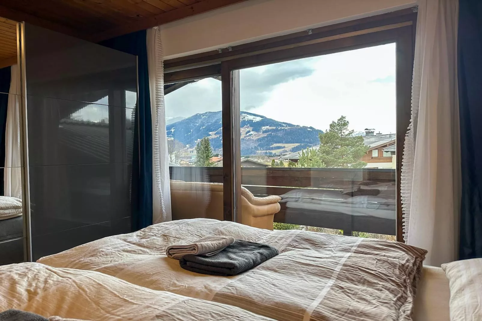Doppelzimmer 5 - LOU in Saalfelden-Pinzgau-Slaapkamer