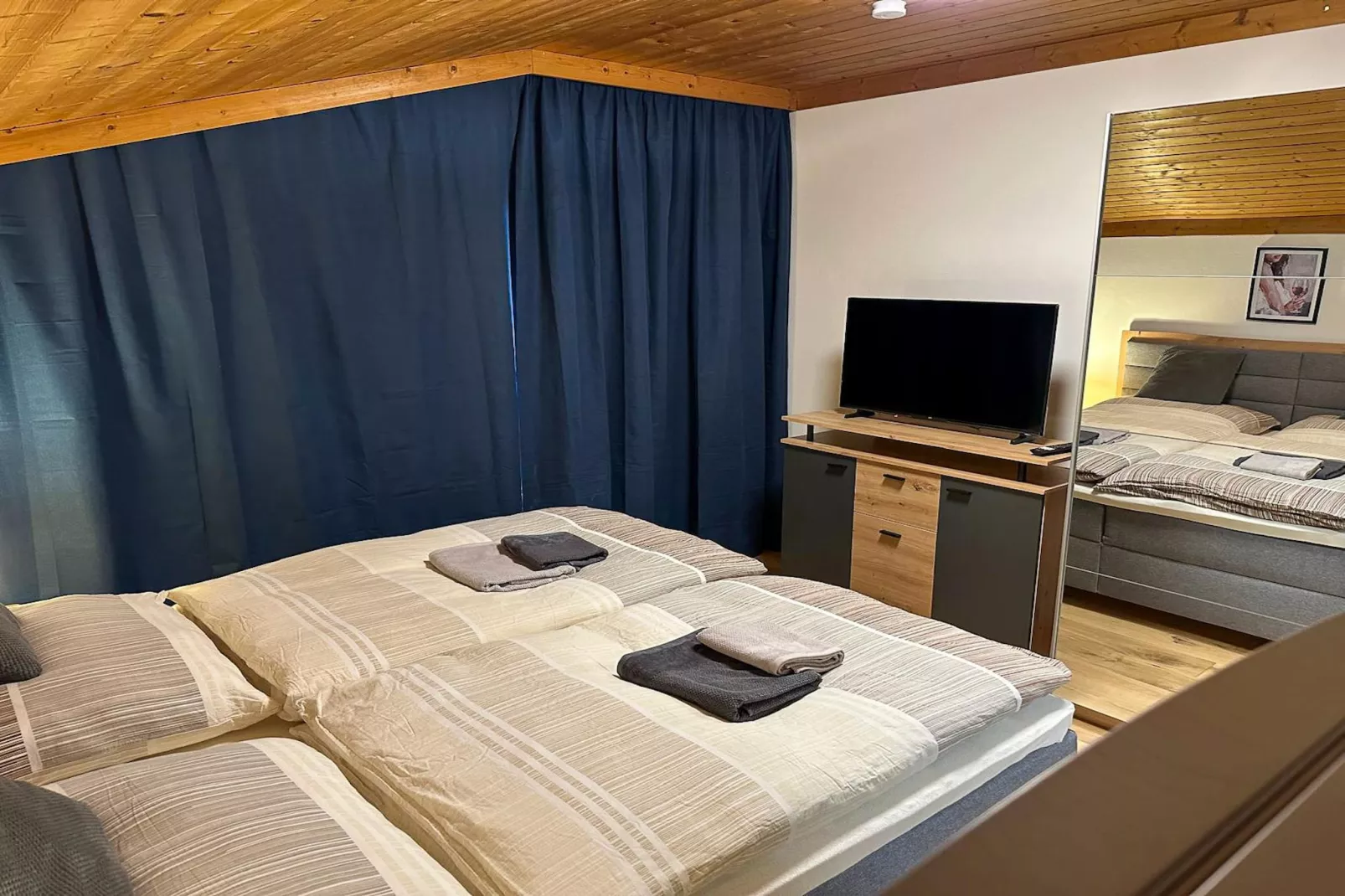 Doppelzimmer 5 - LOU in Saalfelden-Pinzgau-Slaapkamer