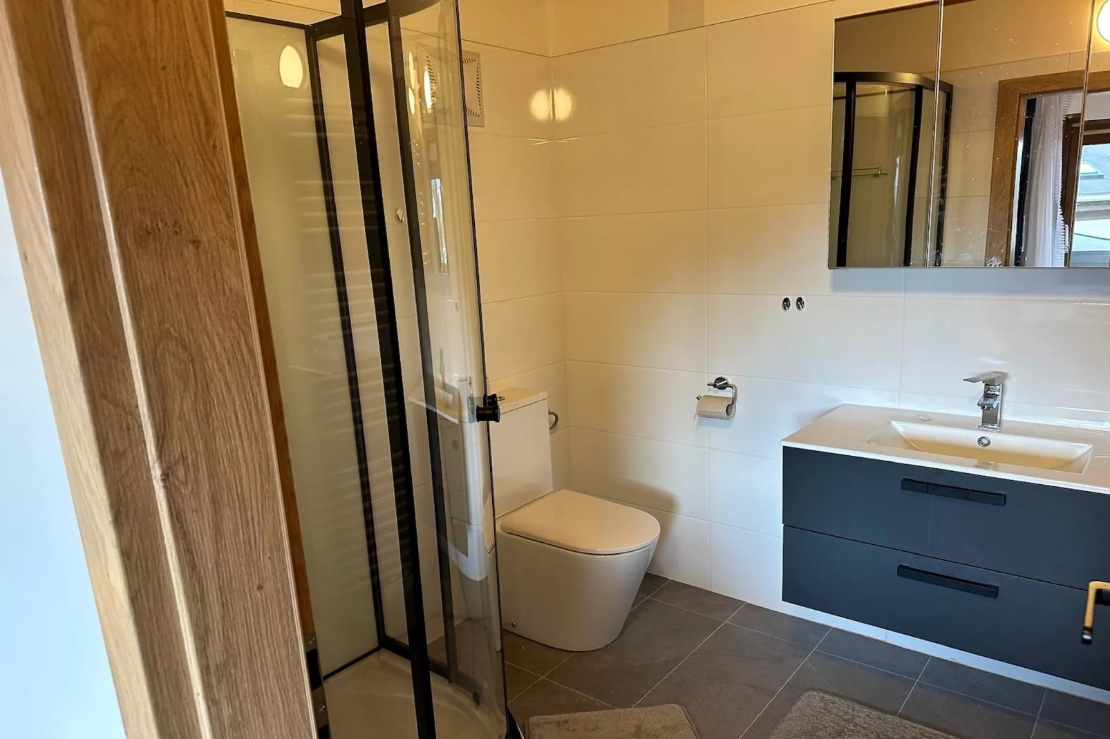 Doppelzimmer 5 - LOU in Saalfelden-Pinzgau-Badkamer