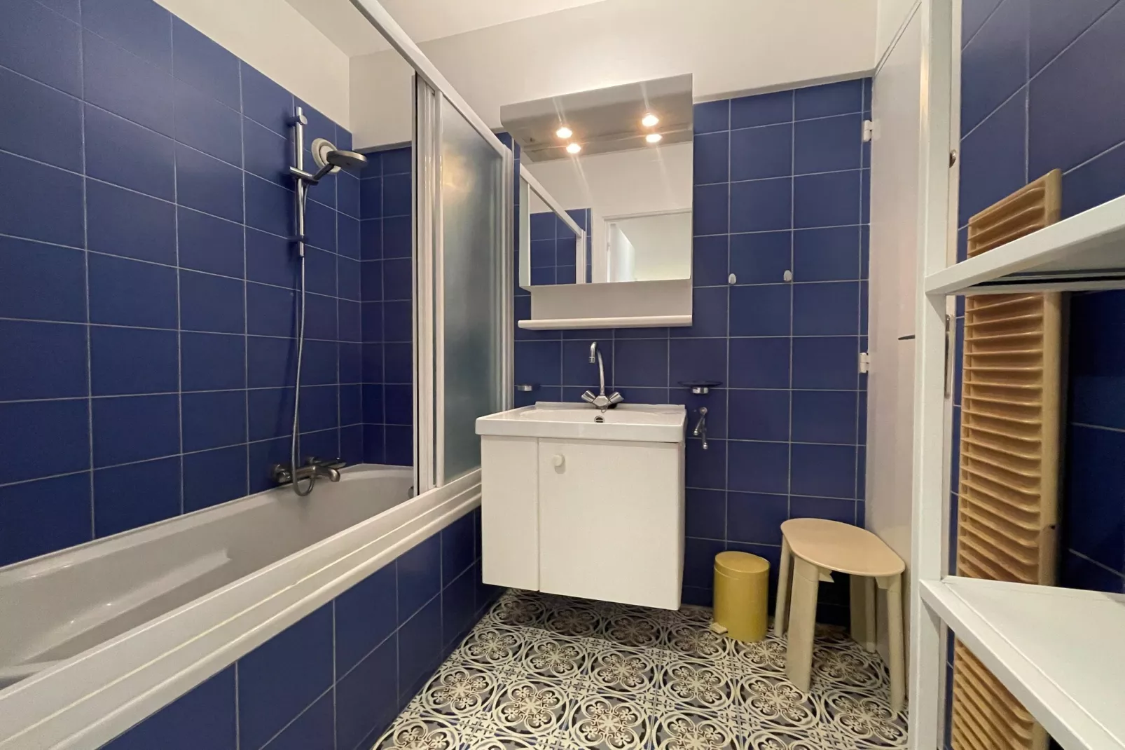 SIRENUSE I EN II I/0404 Rechtse lift-Badkamer