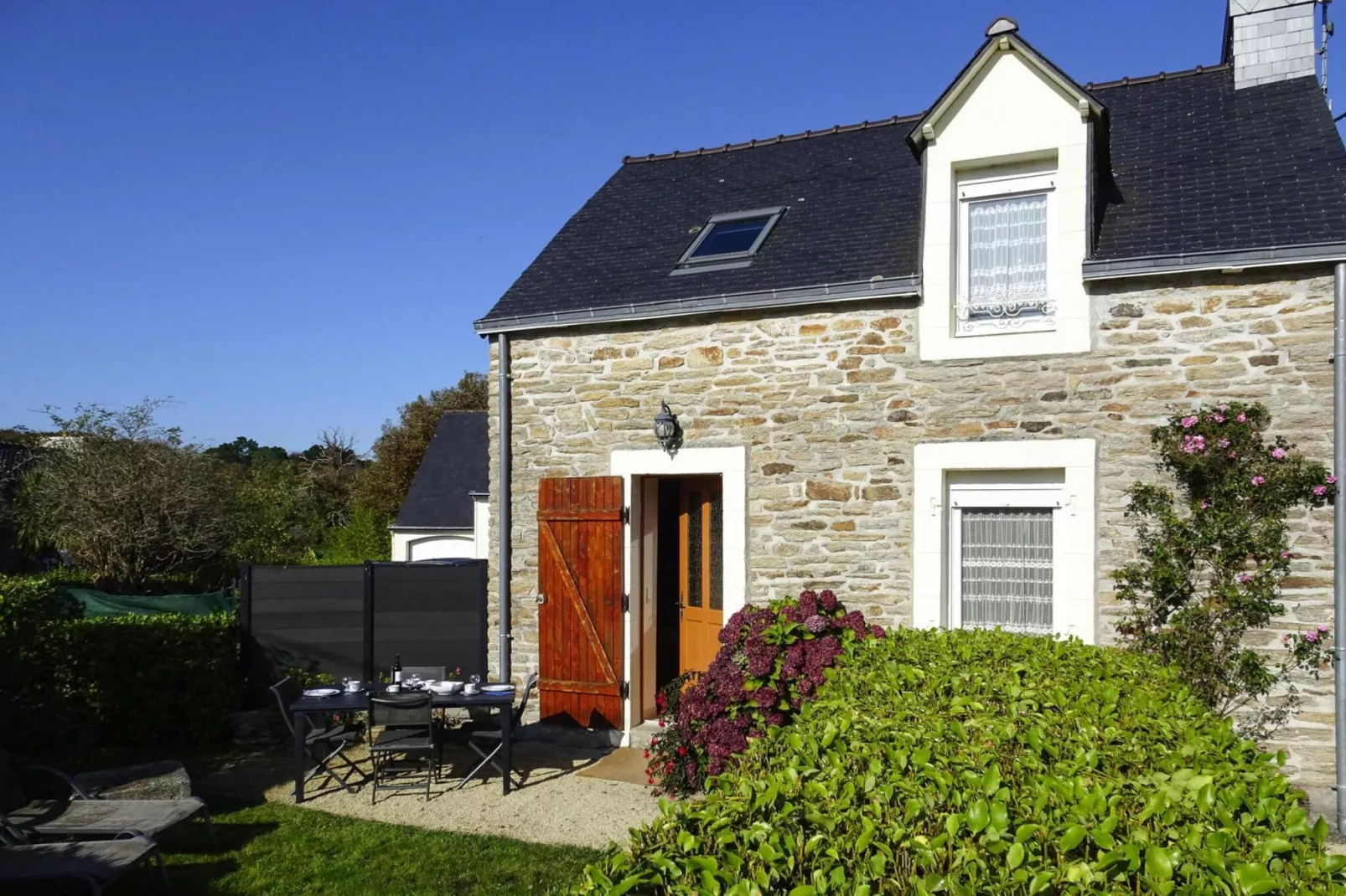Holiday home La Forêt-Fouesnant-Buitenkant zomer