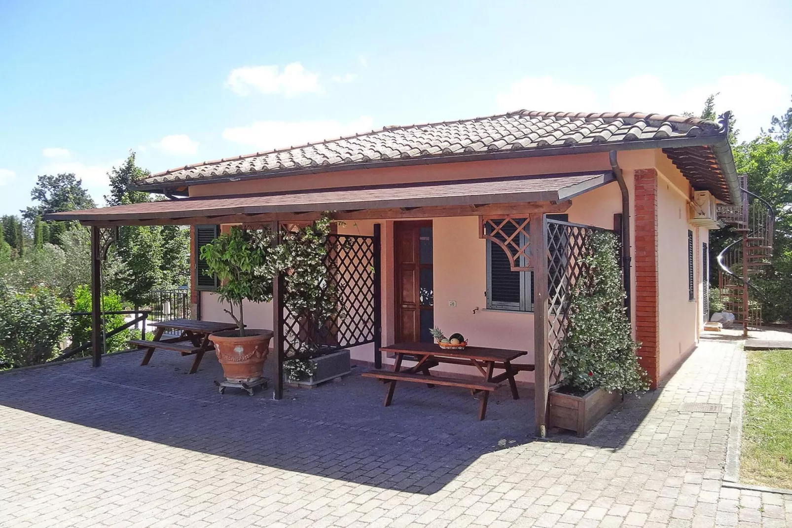 Agri-tourism Borgo Pinete, Pinete Fucecchio-Trilo, Typ 4, 1-6 Pax-Buitenkant zomer