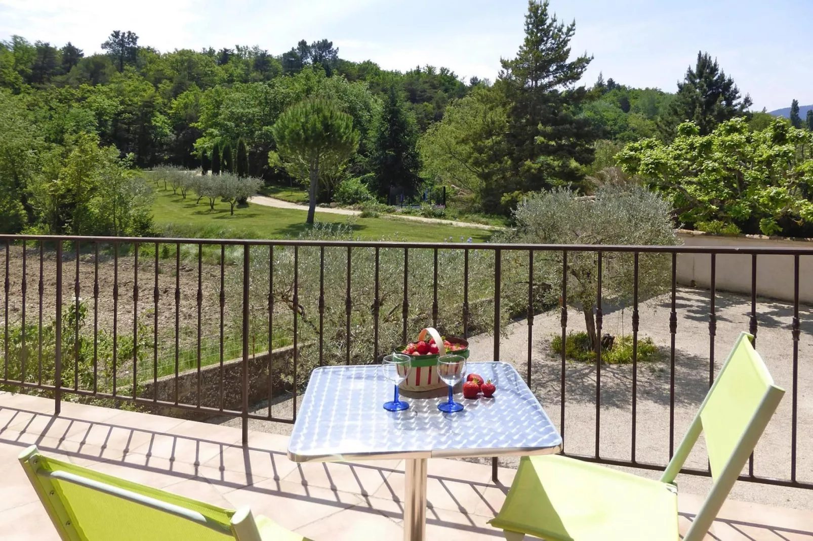 Ferienwohnung in Malaucène / Prune-Terrasbalkon