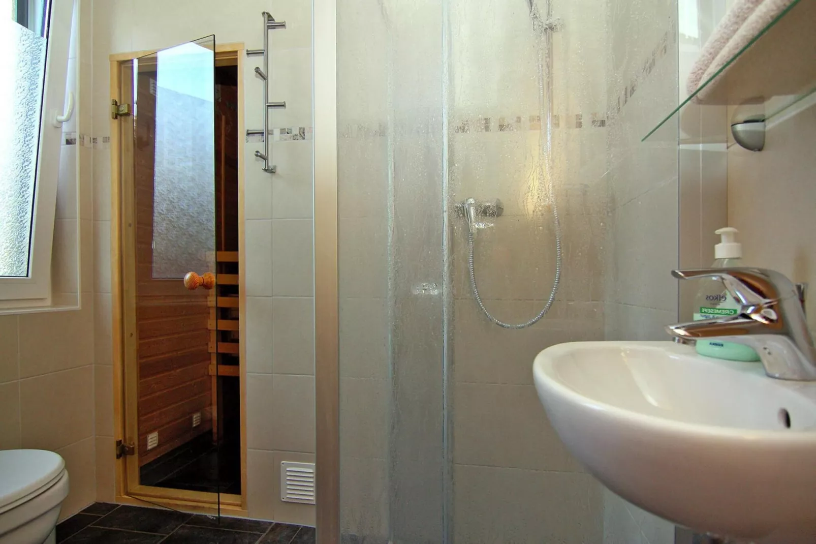 Doppelhaushälfte in Neuendorf-Badkamer