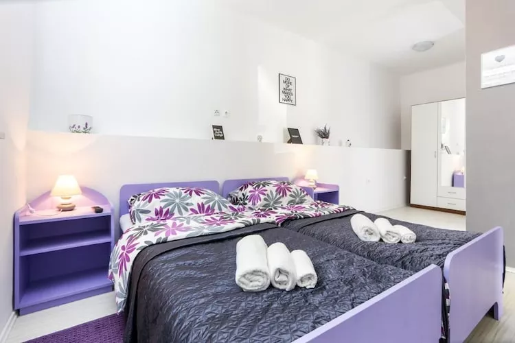 Apartment Saulan - One-Bedroom Apartment-Binnen