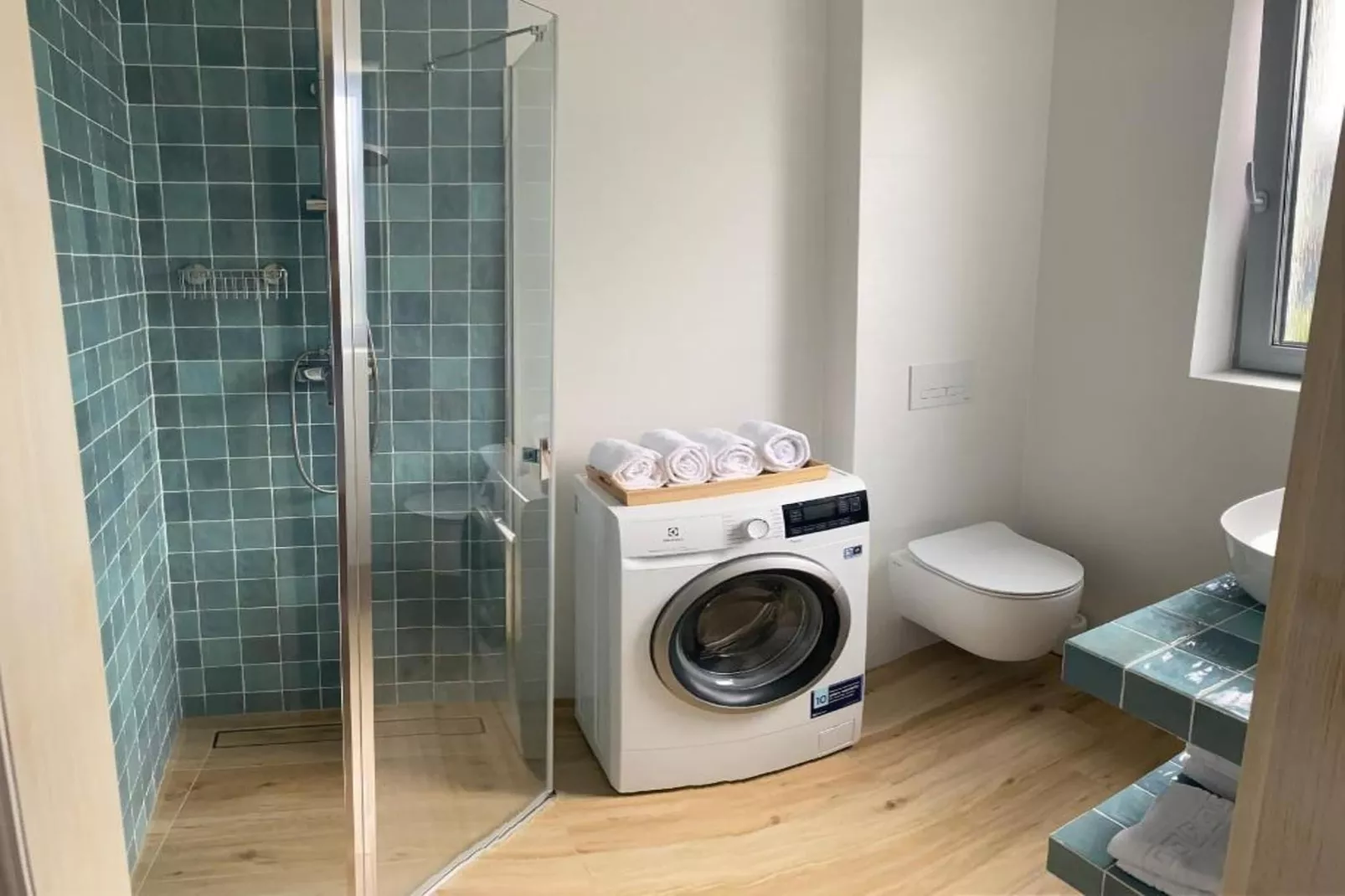 Apartament niedziela-niedziela dla max 6 osób Grzybowo-Badkamer