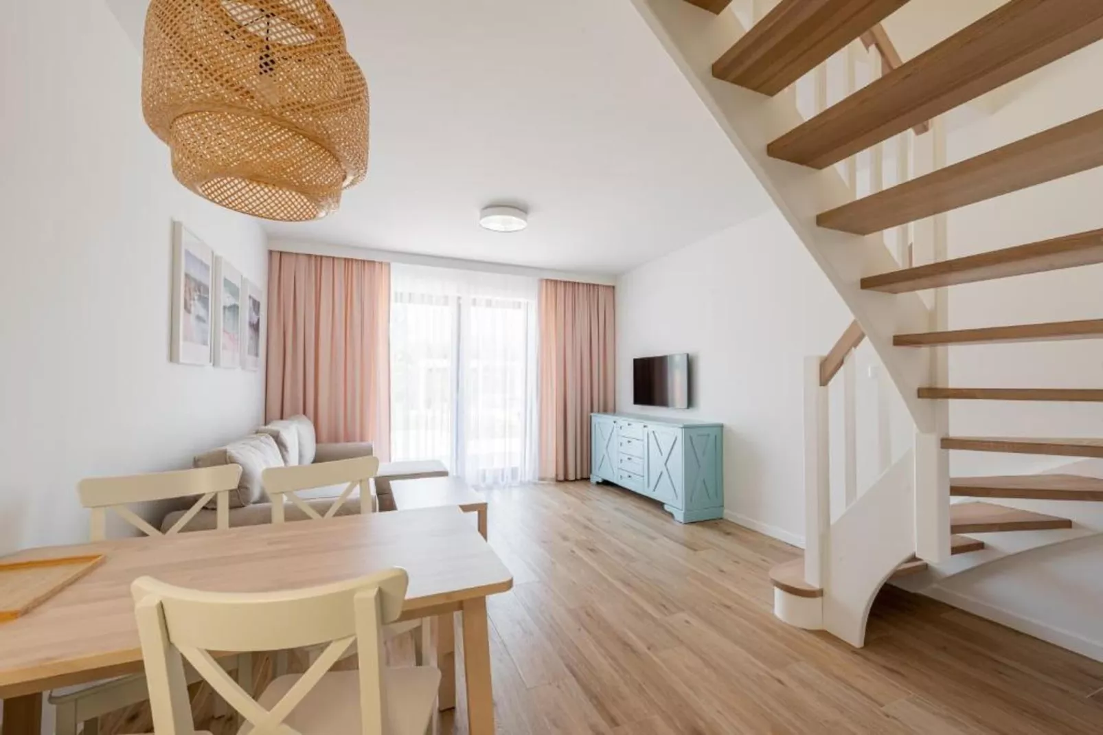 Apartament niedziela-niedziela dla max 6 osób Grzybowo-Eetkamer