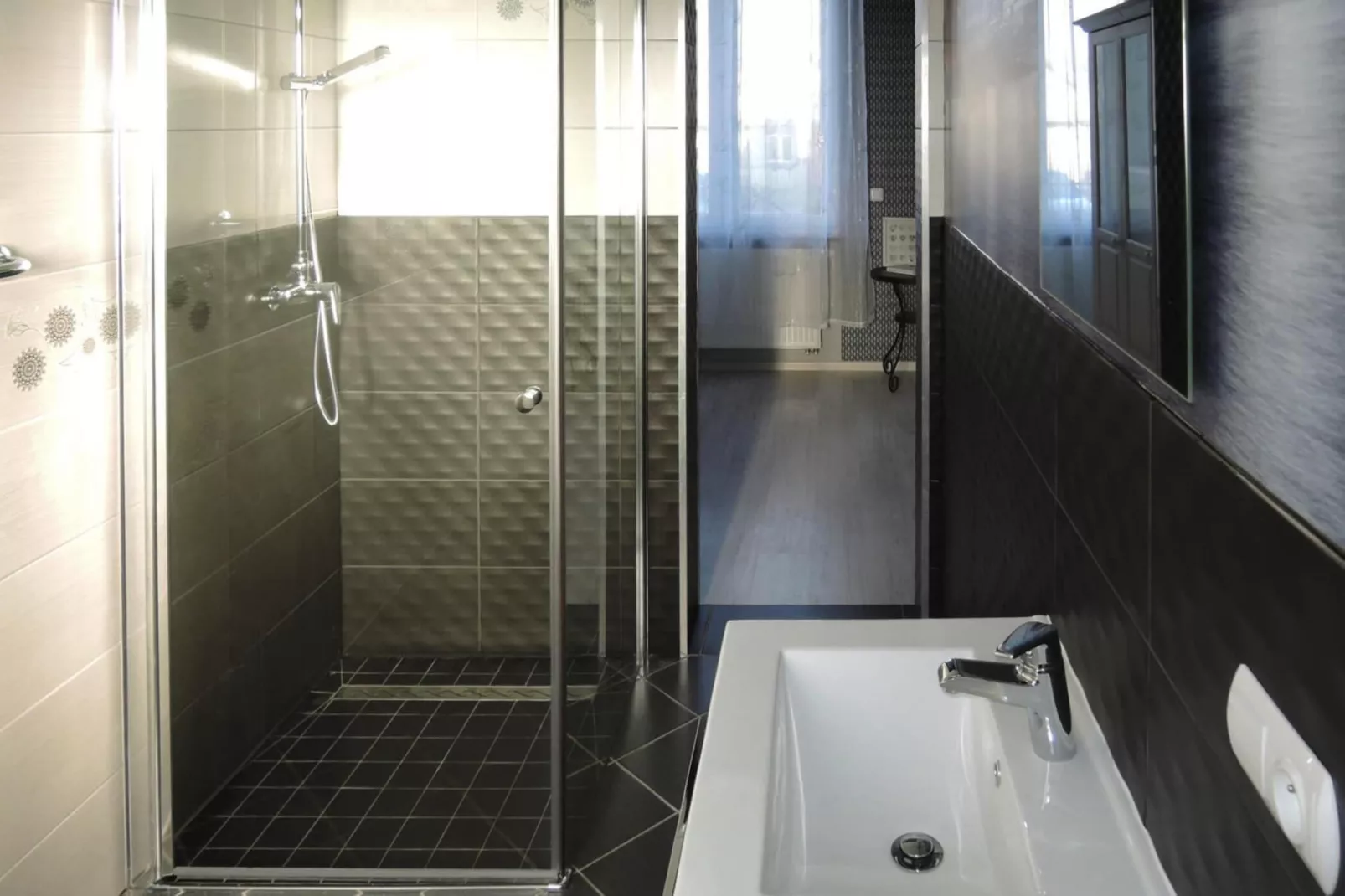 Holiday luxury apartment in Rewal-Badkamer