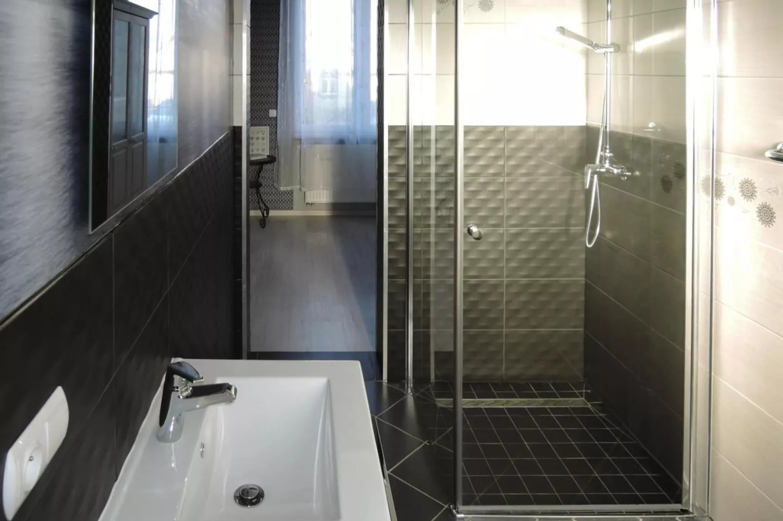 Holiday luxury apartment in Rewal-Badkamer