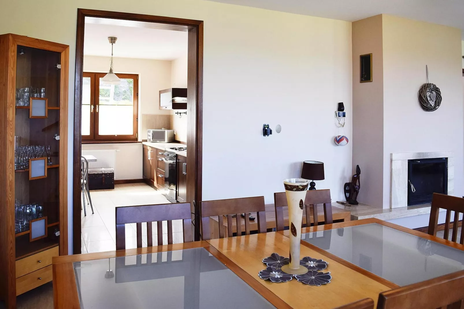 Holiday home at the lake in Kiedrowice-Eetkamer