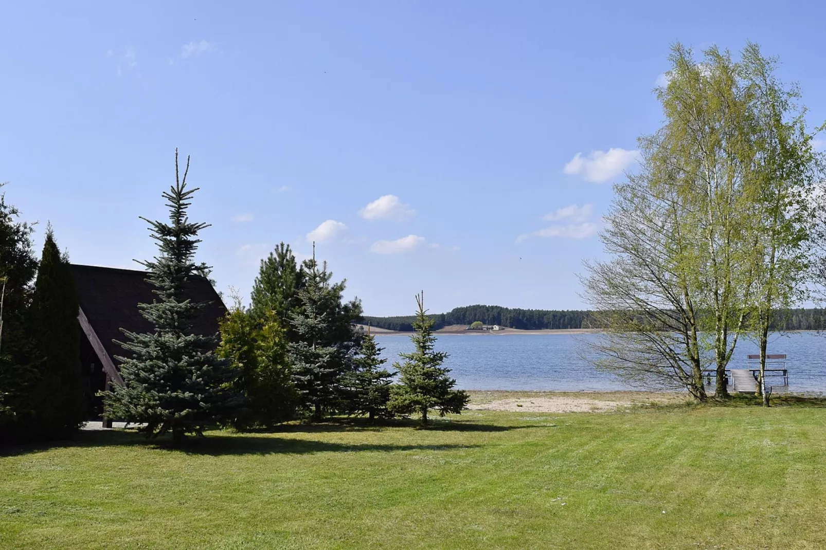 Holiday home at the lake in Kiedrowice