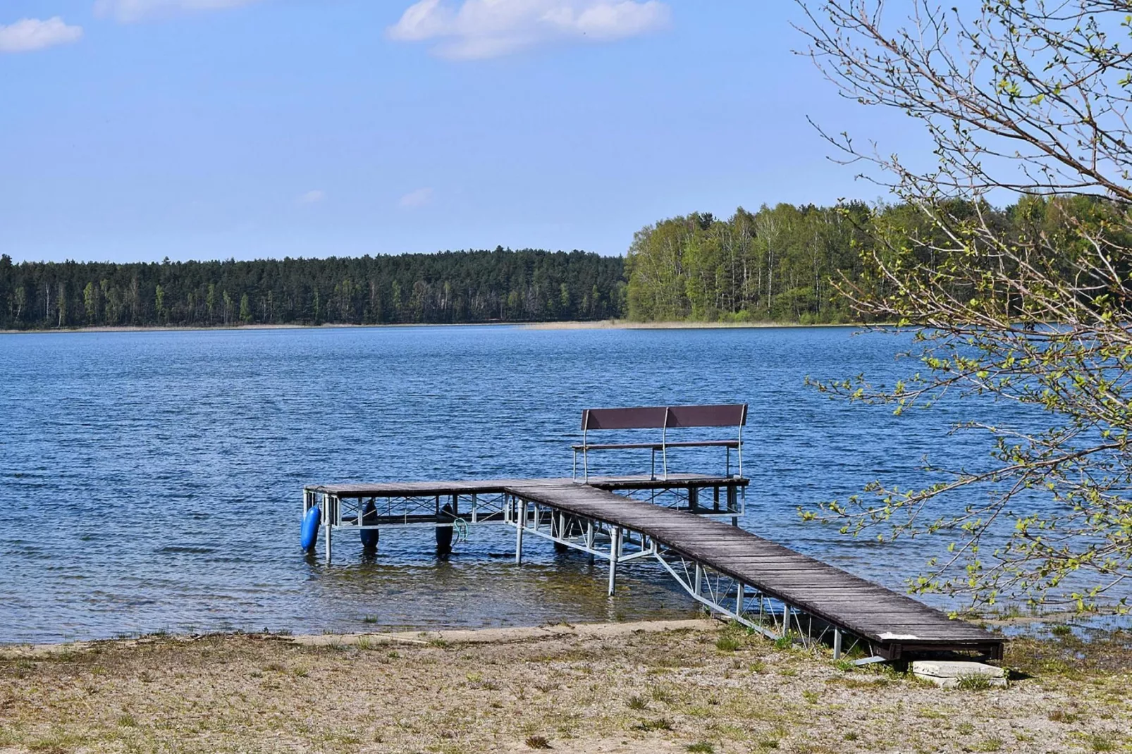 Holiday home at the lake in Kiedrowice-Gebieden zomer 1km