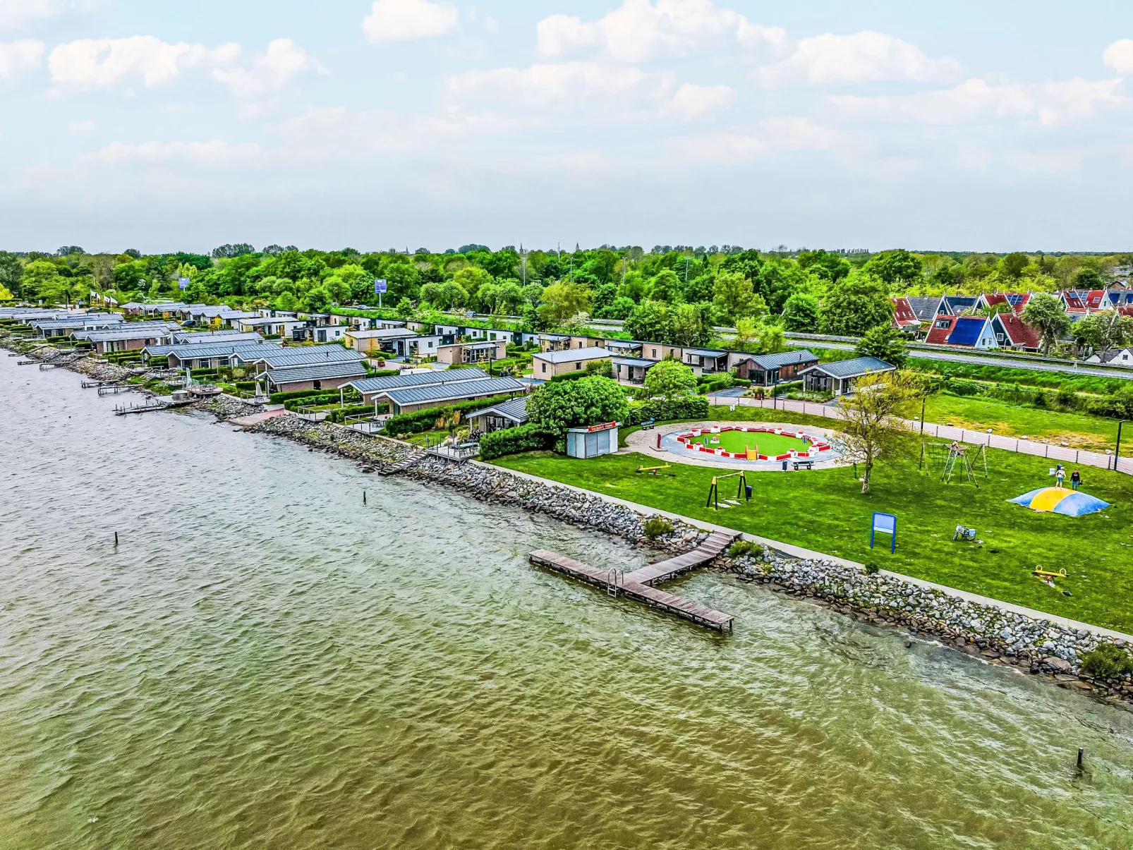 Pavilion Waterfront 4-Buiten