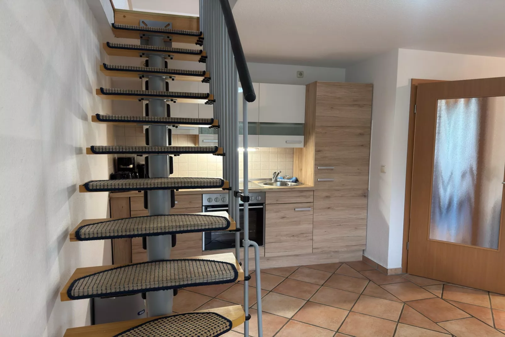 Bernstein mit Balkon am Sandstrand-Keuken