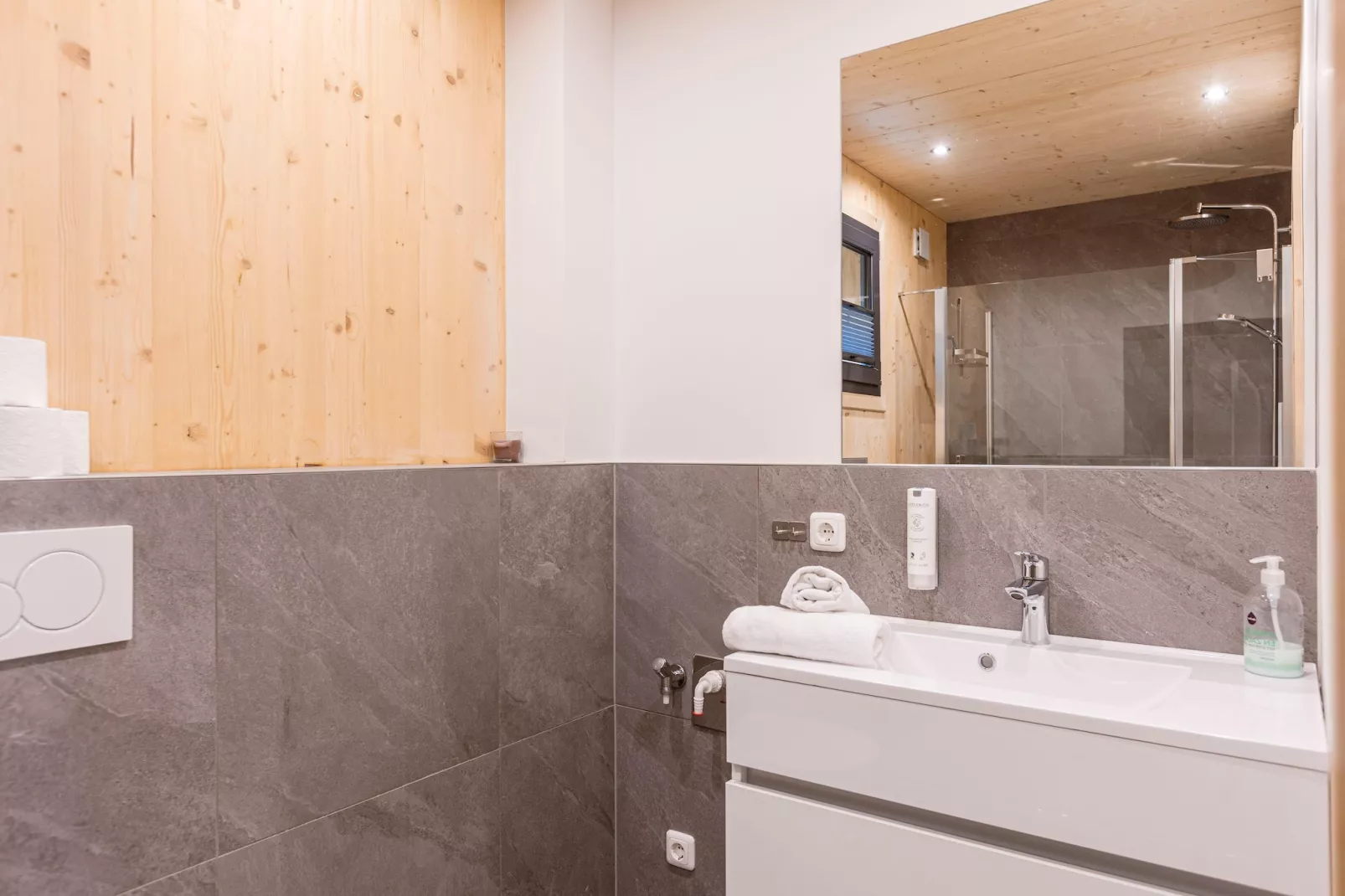 Kreischberg Pool Villen 4a-Badkamer