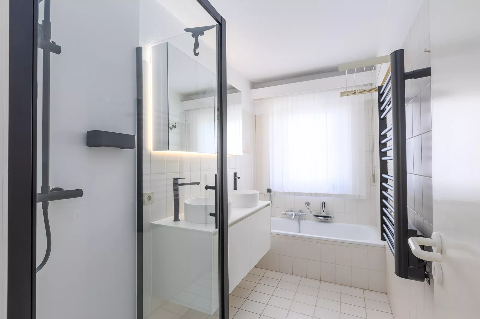 Twins 0503-Badkamer