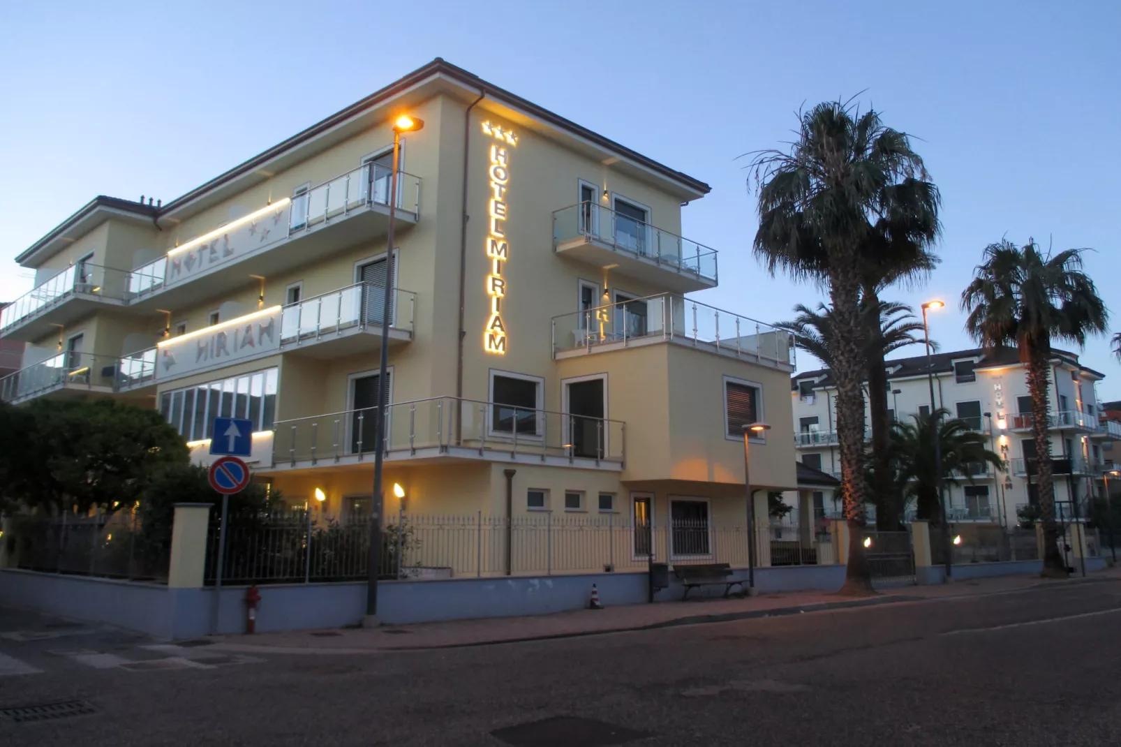 Residence Miriam - APARTMENT TWO BEDROOMS-Buitenkant zomer